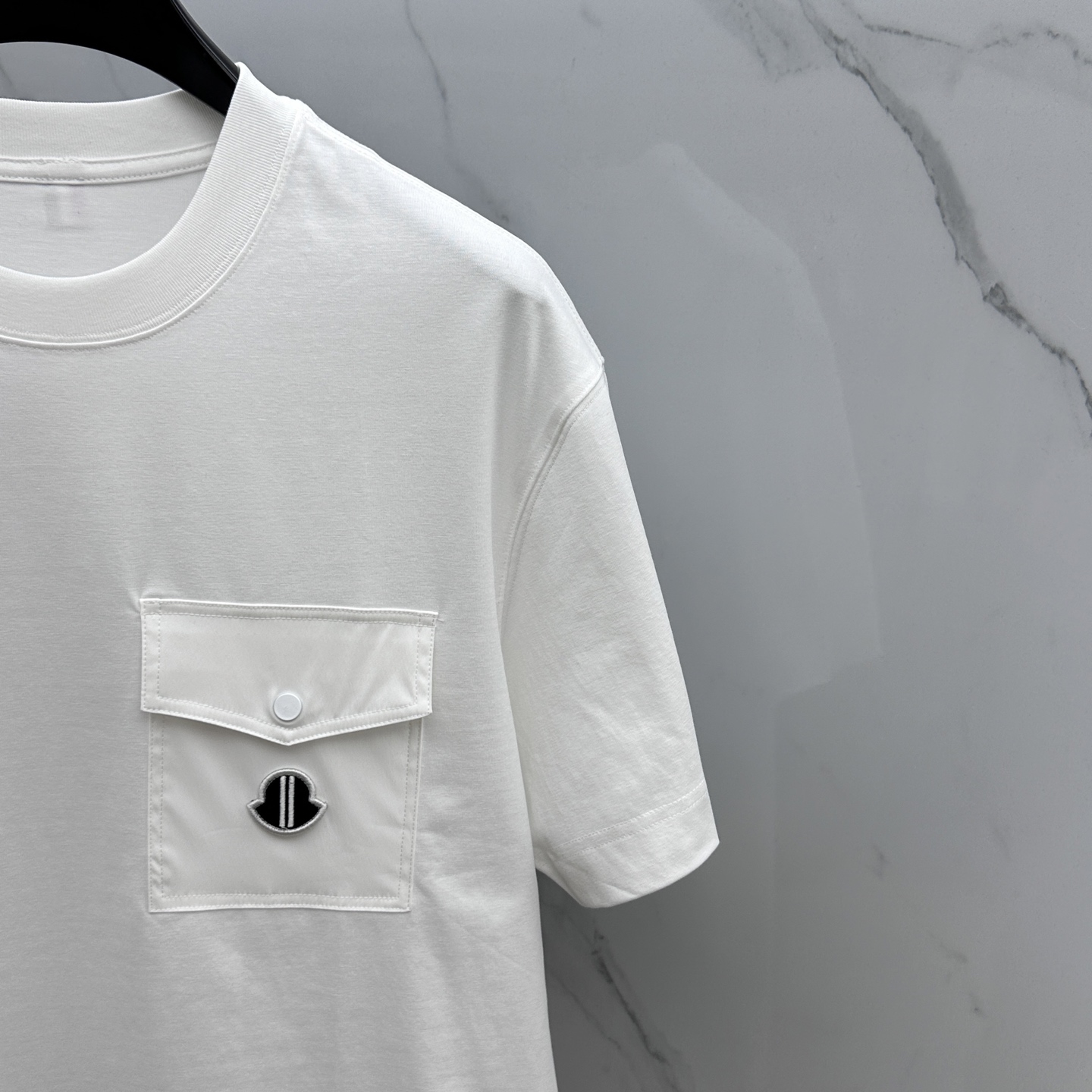  🆕Moncler·蒙口 2025FW春夏新品圆领打底外穿T恤，立体感logo微廓形半袖活性纯棉打底T恤
