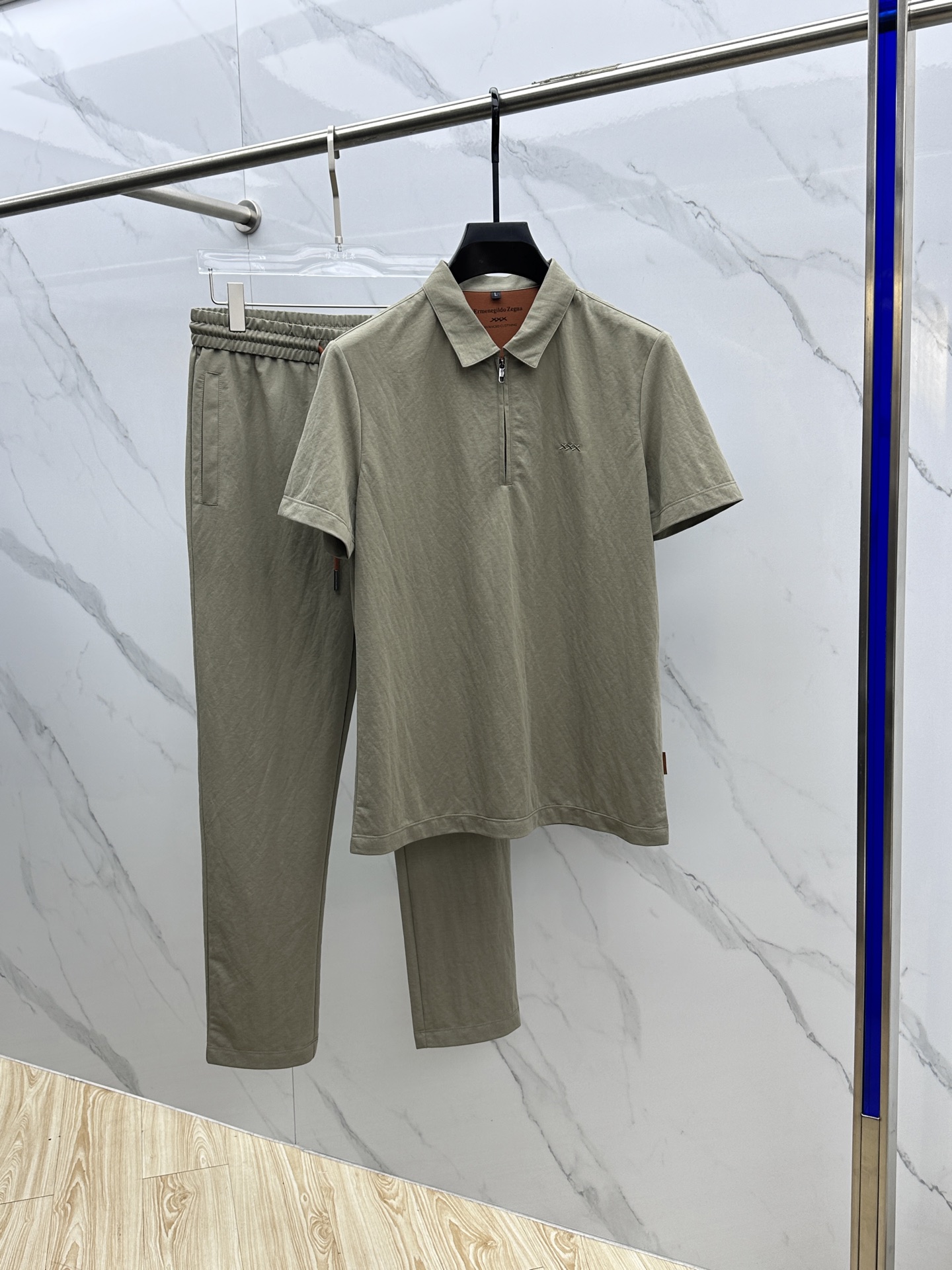 NO:162532,ZEGNA Jínia 2025 Spring and Summer New Set Men's Lapel Polo Shirt Short Sleeves Released at the counter Simplified, fashionable and versatile, high-end quality, chest brand logo embroidery design, high-end mulberry silk fabric, comfortable and cool to wear, breathable, high-end grade, very textured, fashionable and casual!  Produced by NB Code Number M-4XL, zegna, T-shirt, alexander wang19860909ZEGNA杰尼亚 2025春夏新款套装 男士翻领Polo衫短袖 柜台同步发售 简洁时尚百搭 高端品质 胸前品牌logo刺绣设计 高定桑蚕丝面料 穿着舒适冰凉 透气 档次高很有质感 时尚又休闲！ NB出品 码数M-4XL,,zegna,T-shirt,alexander wang,Men's clothing