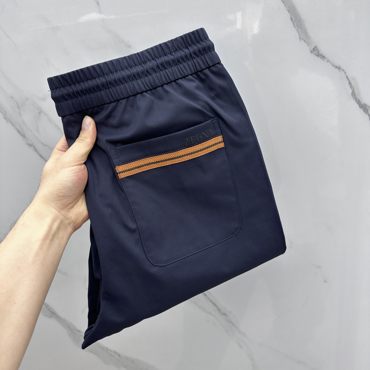 NO:140078,ZEGN*A JINYA 2025 hot spring and summer new casual pants, released simultaneously on the official website, minimalist craftsmanship design for the trouser body, imported customer-supplied auxiliary materials, customized fabrics, and factory-produced without inspection!  Every detail is the ultimate, the original hardware accessories are trendy and stylish, and they are a must-have item for trendy people!  SE code number M-3XL, zegna, alexander wang19860909ZEGN*A杰尼*亚 2025爆款春夏新品休闲裤,官网同步发售,裤身极简工艺设计,进口客供辅料、面料定制,代工厂出品免检！每个细节做到极致,原版五金配件,潮范十足、上身有型帅气,潮人必备单品！se码数M-3XL,,zegna,alexander wang,Men's clothing