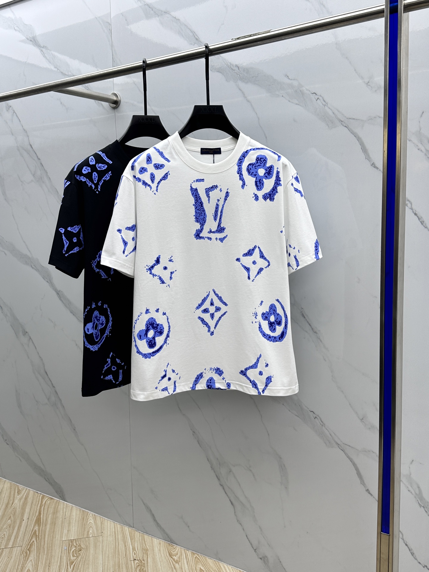  🆕1V*路易*登 2025FW春夏新品圆领打底外穿T恤，立体感logo微廓形半袖纯棉打底，手感面糯有骨