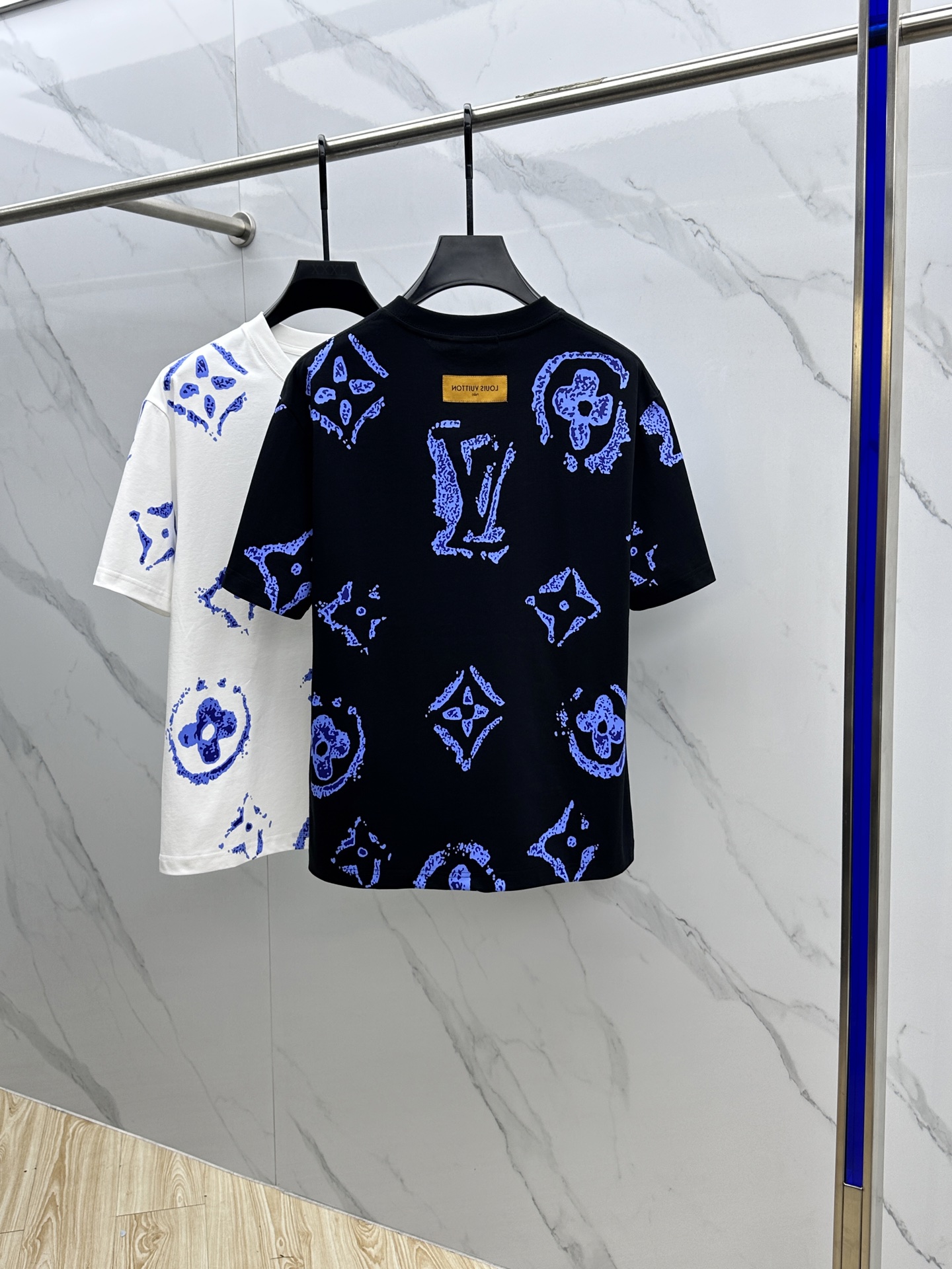  🆕1V*路易*登 2025FW春夏新品圆领打底外穿T恤，立体感logo微廓形半袖纯棉打底，手感面糯有骨