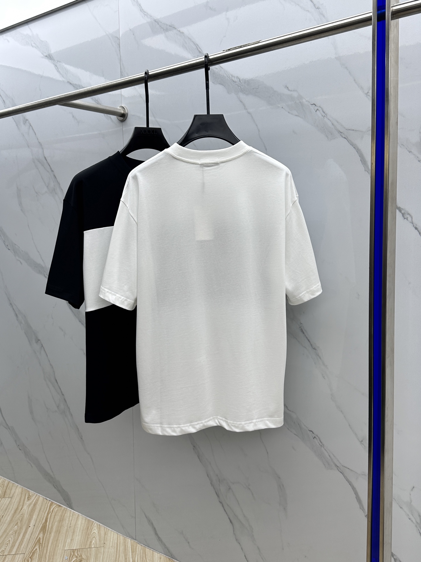  🆕Balenciag*巴黎 2025FW春夏新品圆领打底外穿T恤，立体感logo微廓形半袖纯棉打底，手