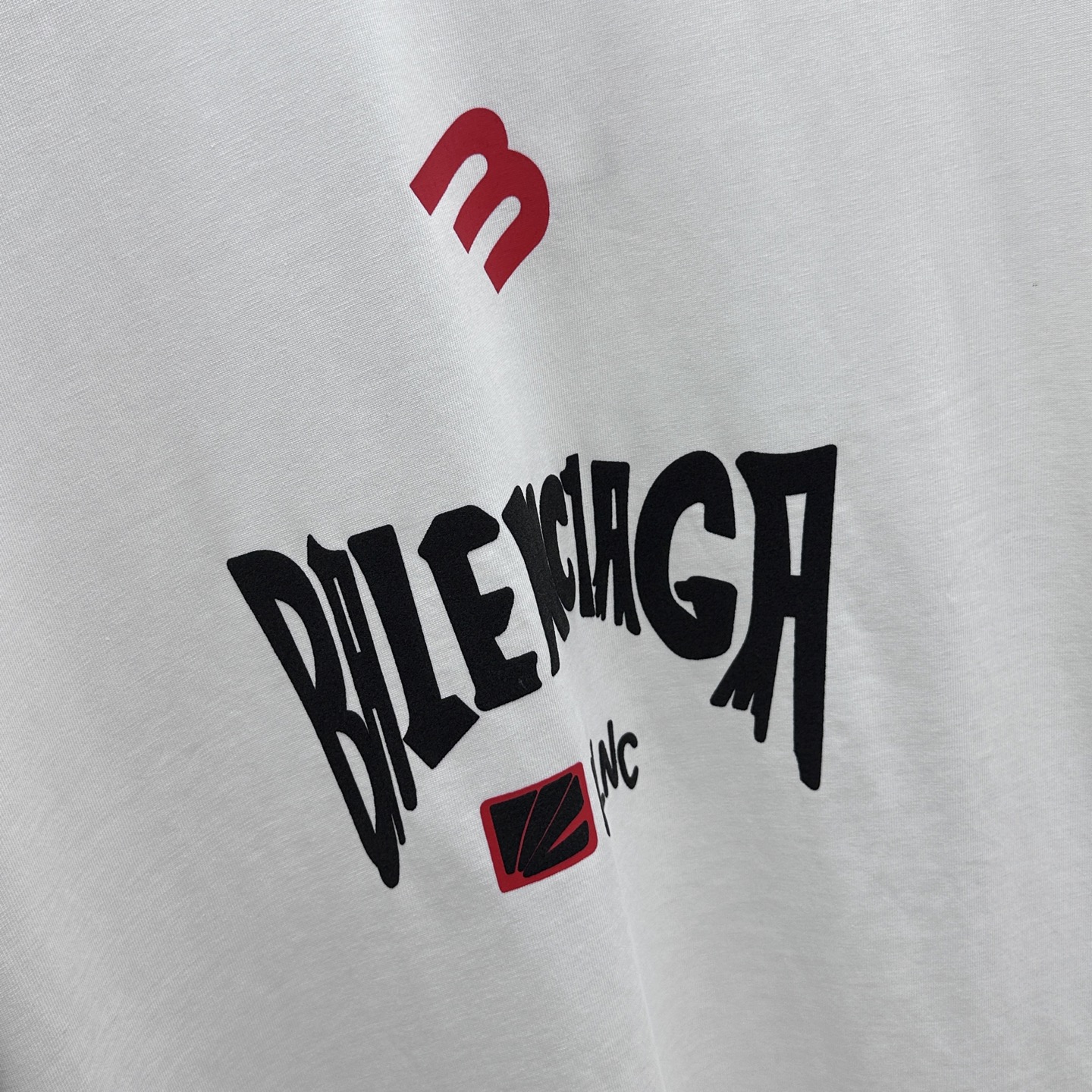  🆕Balenciag*巴黎 2025FW春夏新品圆领打底外穿T恤，立体感logo微廓形半袖纯棉打底，手