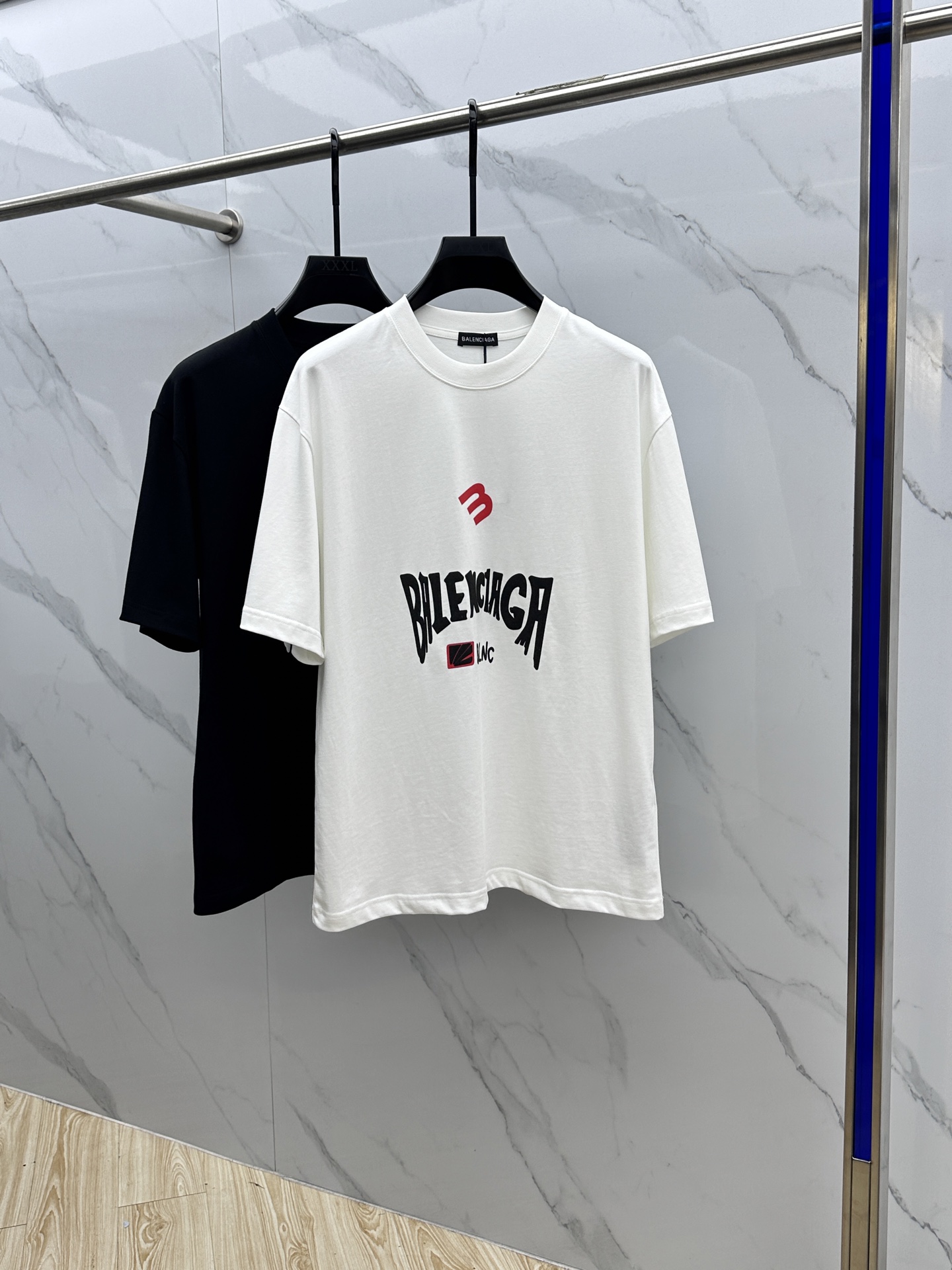  🆕Balenciag*巴黎 2025FW春夏新品圆领打底外穿T恤，立体感logo微廓形半袖纯棉打底，手