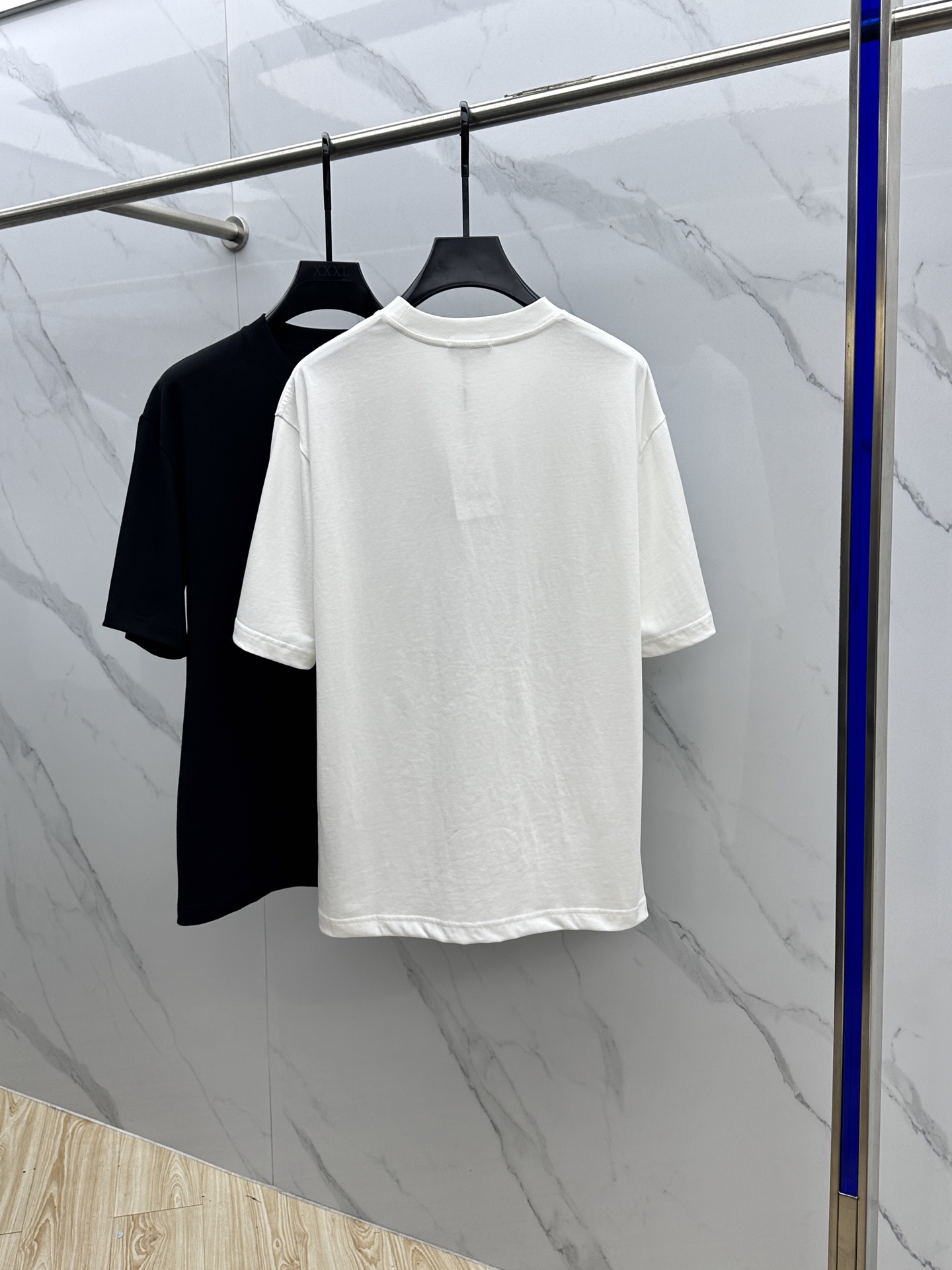 🆕Balenciag*巴黎 2025FW春夏新品圆领打底外穿T恤，立体感logo微廓形半袖纯棉打底，手