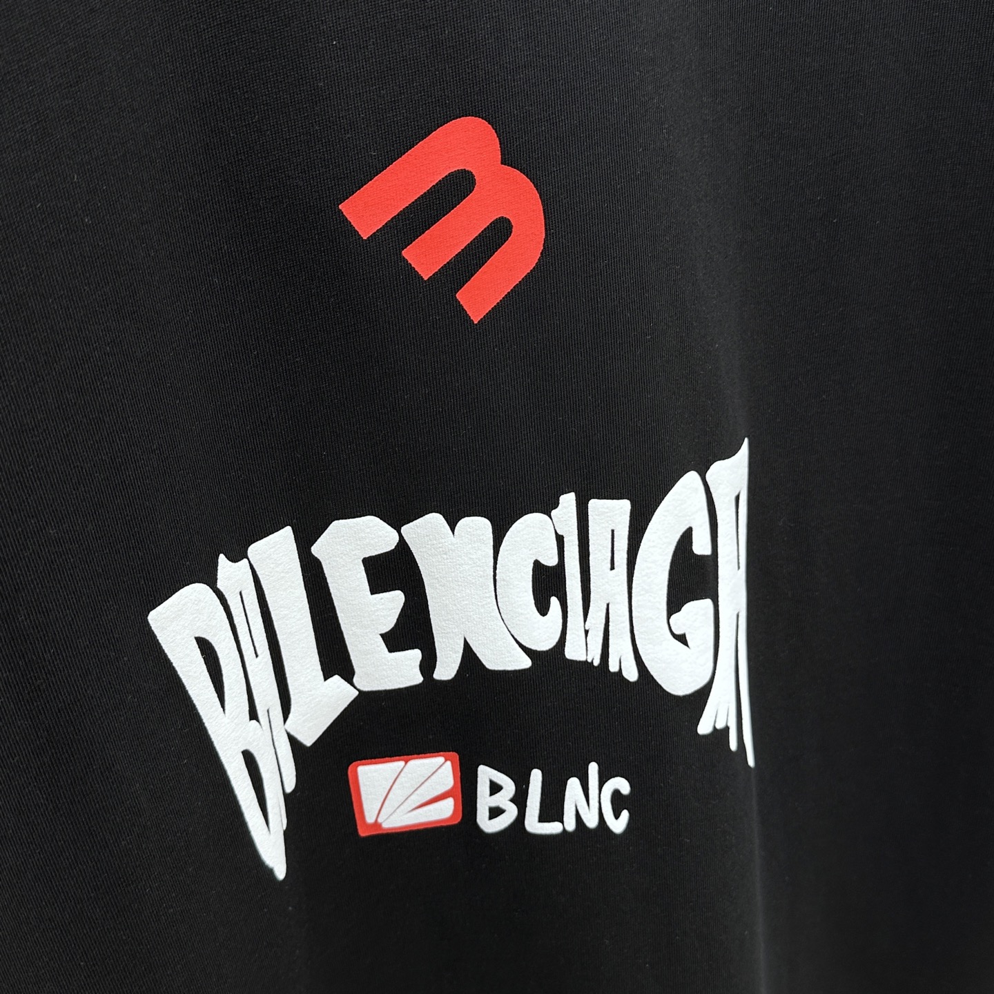  🆕Balenciag*巴黎 2025FW春夏新品圆领打底外穿T恤，立体感logo微廓形半袖纯棉打底，手