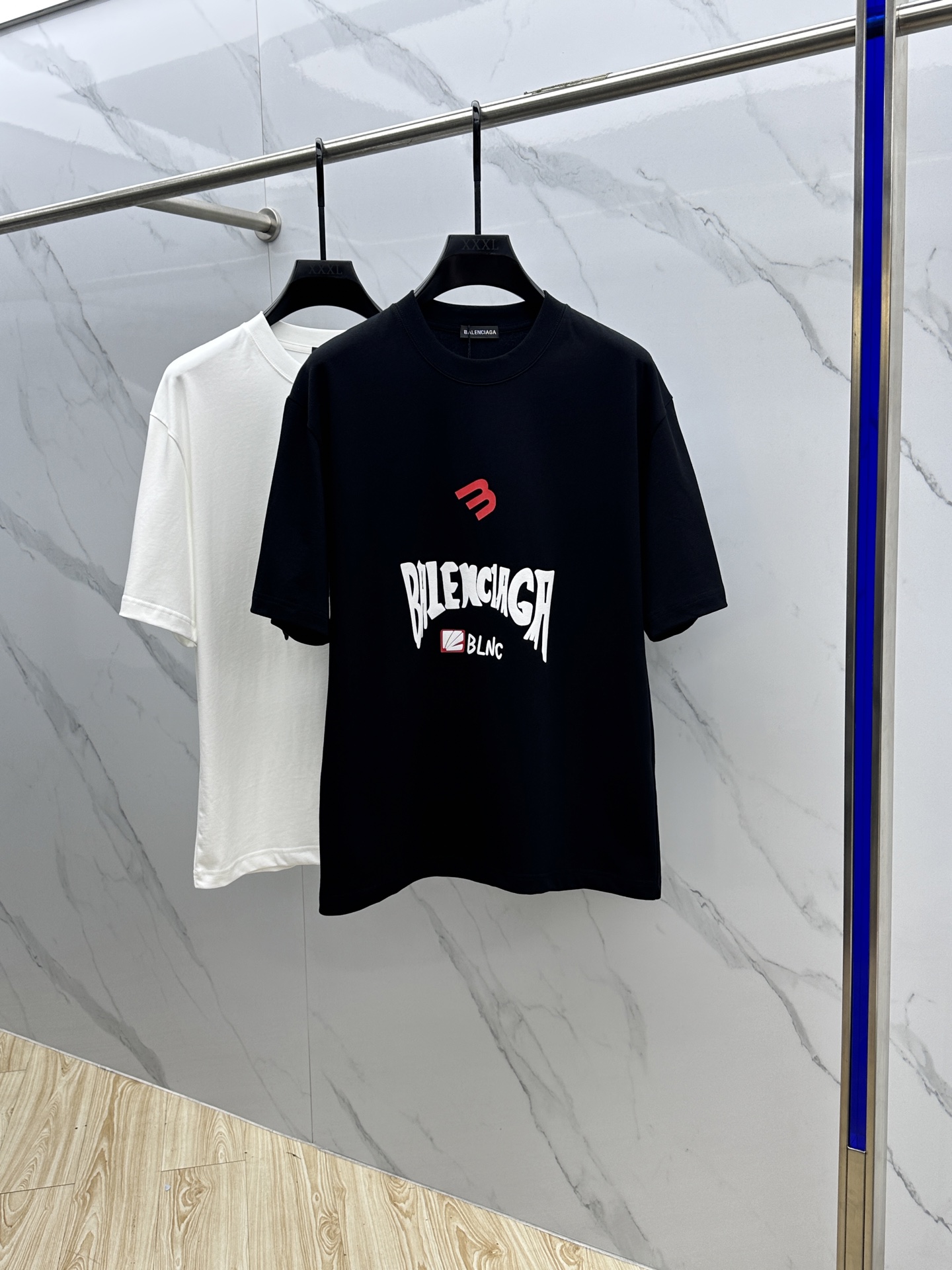  🆕Balenciag*巴黎 2025FW春夏新品圆领打底外穿T恤，立体感logo微廓形半袖纯棉打底，手