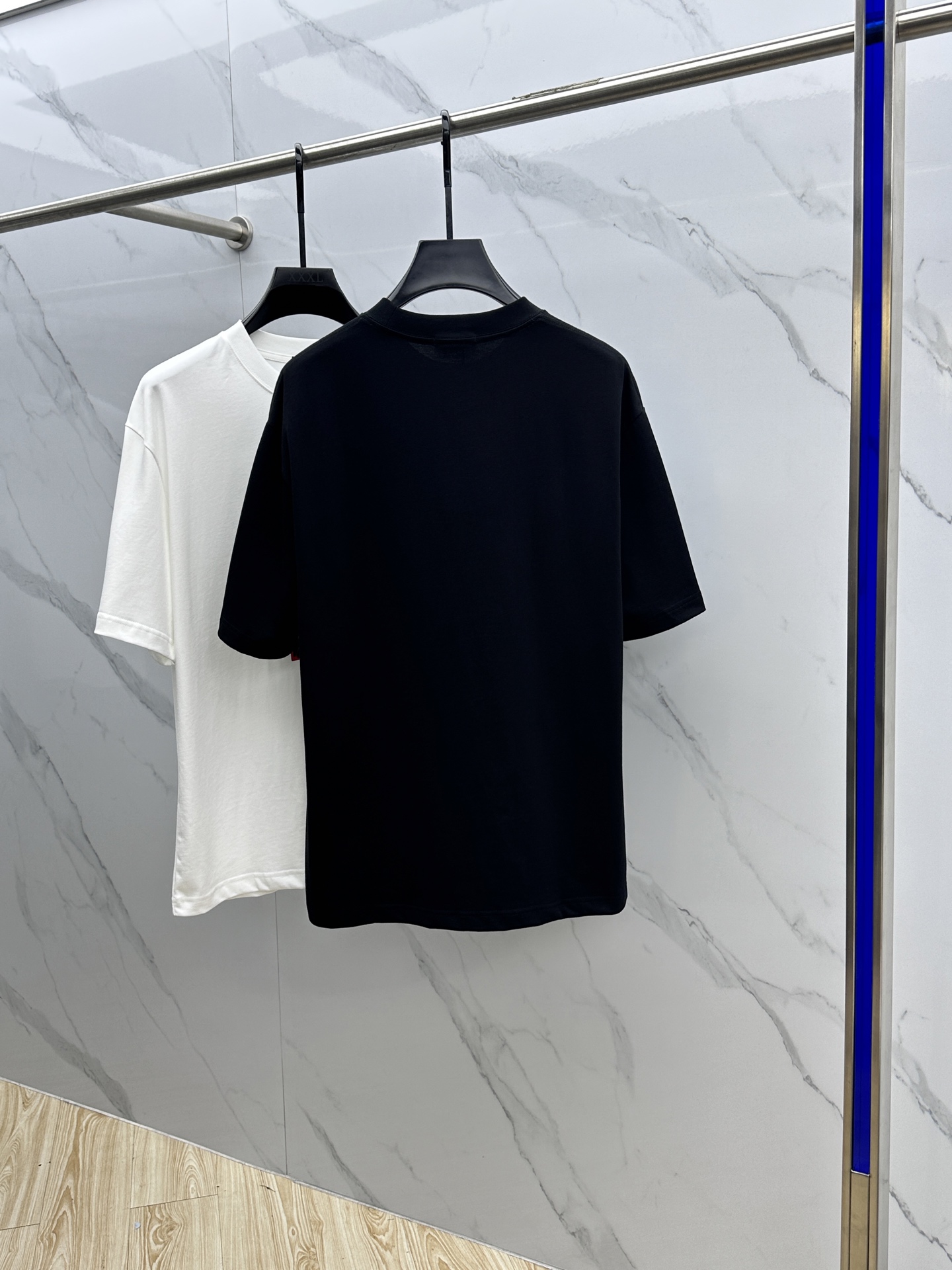  🆕Balenciag*巴黎 2025FW春夏新品圆领打底外穿T恤，立体感logo微廓形半袖纯棉打底，手