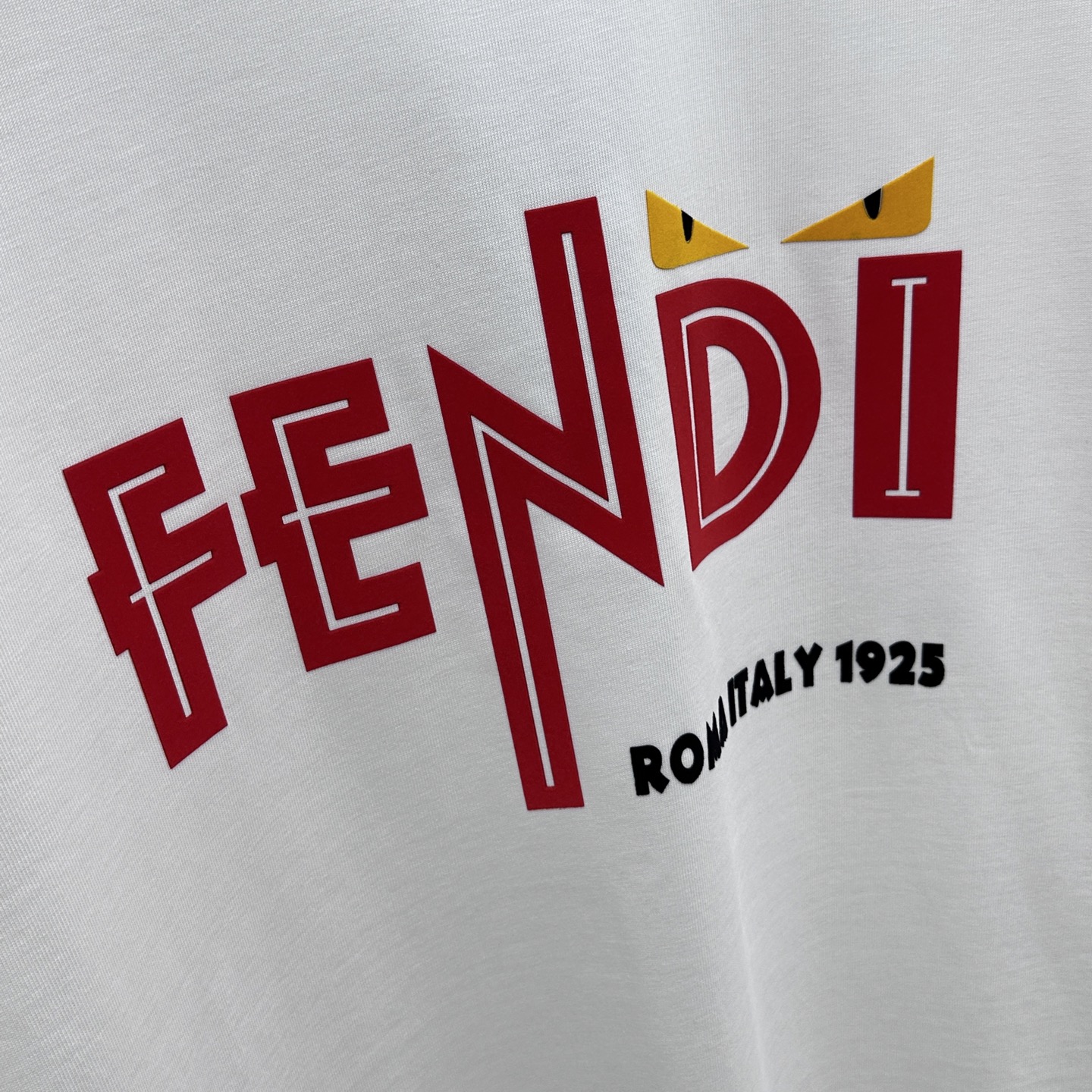 🆕Fendi*芬迪 2025FW春夏新品圆领打底外穿T恤，立体感logo微廓形半袖纯棉打底，手感面糯有