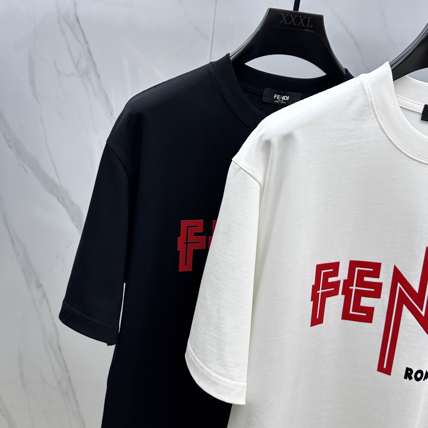 🆕Fendi*芬迪 2025FW春夏新品圆领打底外穿T恤，立体感logo微廓形半袖纯棉打底，手感面糯有