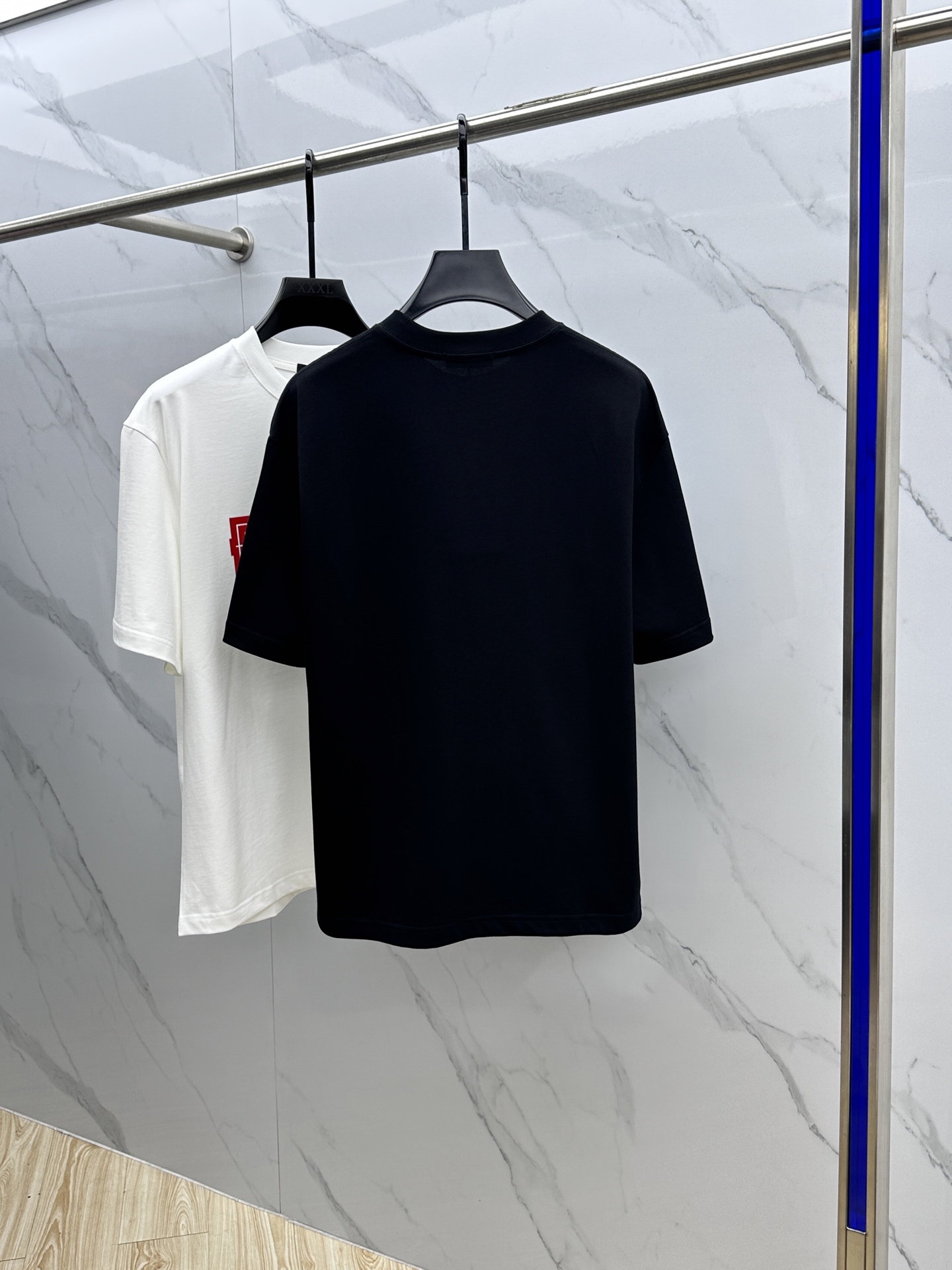  🆕Fendi*芬迪 2025FW春夏新品圆领打底外穿T恤，立体感logo微廓形半袖纯棉打底，手感面糯有