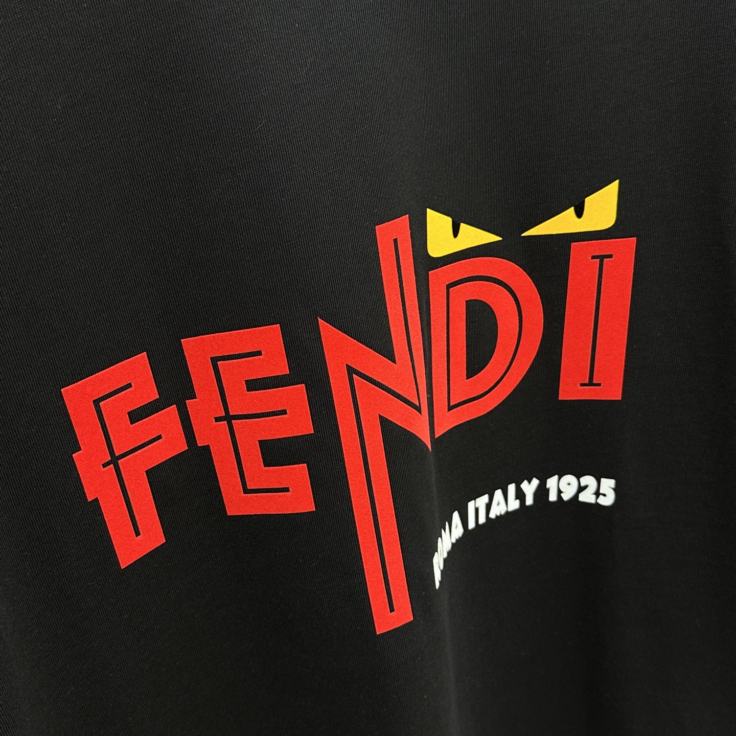  🆕Fendi*芬迪 2025FW春夏新品圆领打底外穿T恤，立体感logo微廓形半袖纯棉打底，手感面糯有