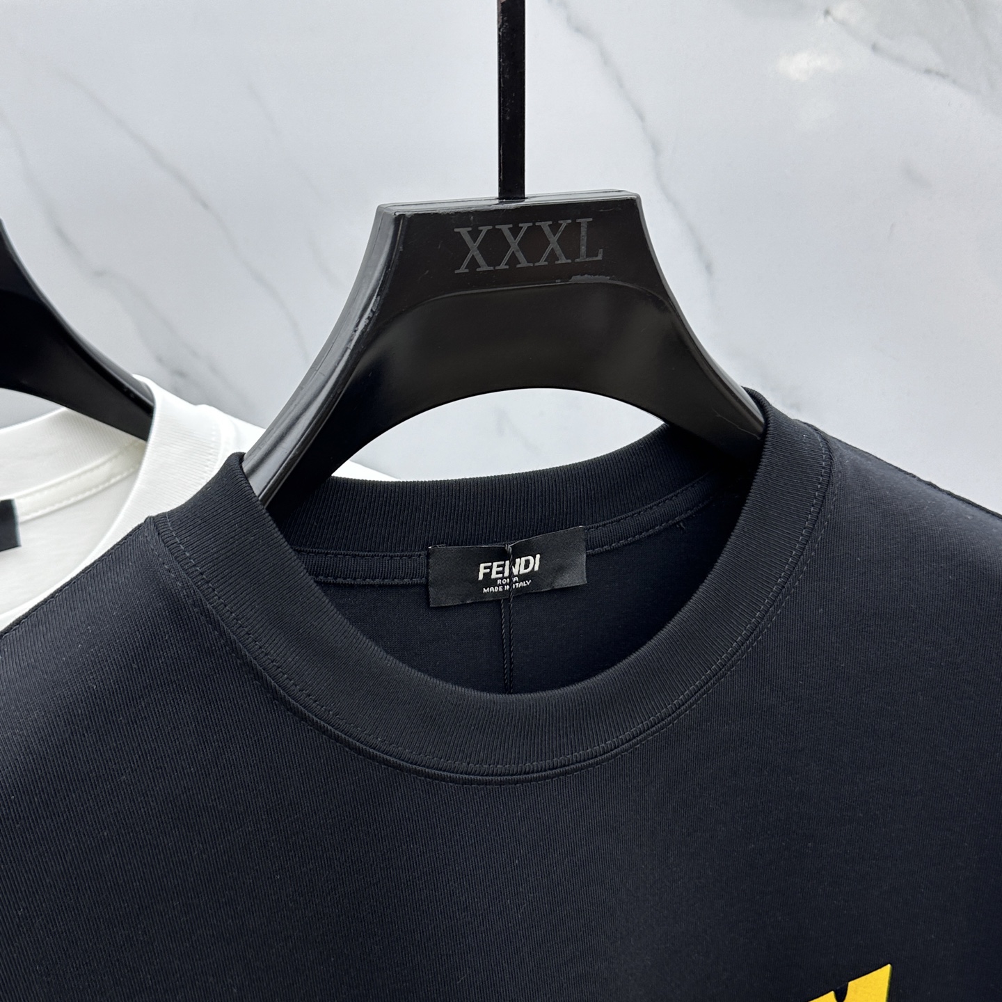  🆕Fendi*芬迪 2025FW春夏新品圆领打底外穿T恤，立体感logo微廓形半袖纯棉打底，手感面糯有