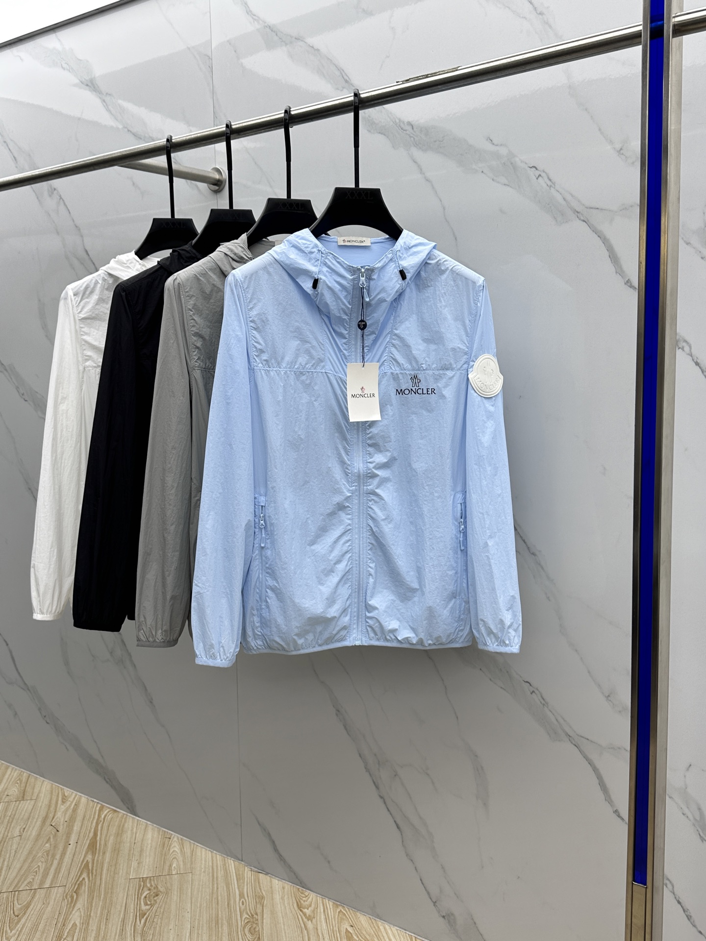 NO:149883,Moncler* cover, new spring and summer 2025 fashion hooded thin sunscreen jacket, polyester fiber fabric! Customer-supplied imported wool dragon material, super soft texture, light upper body without burden, no restraint, original hardware and decorative accessories, not greasy and not stuffy, big arms logo soft glue logo, fashionable and casual and versatile model, spring outing or seaside standing model xh production, code number M-3XL,,christian louboutin,Moncler, jackets & coats,hats,alexander wang19860909Moncler*蒙口 2025春夏新品 时尚连帽薄防晒夹克 聚酯纤维面料!客供进口呢龙材质,质感超级轻柔,上身轻盈无负担,无束缚,原版五金装饰辅料,不腻身不闷热,手臂大logo软胶质标识,时尚休闲百搭好款 春游或海边常备款 xh出品 码数M-3XL,,christian louboutin,Moncler,jackets & coats,hats,alexander wang,Men's clothing