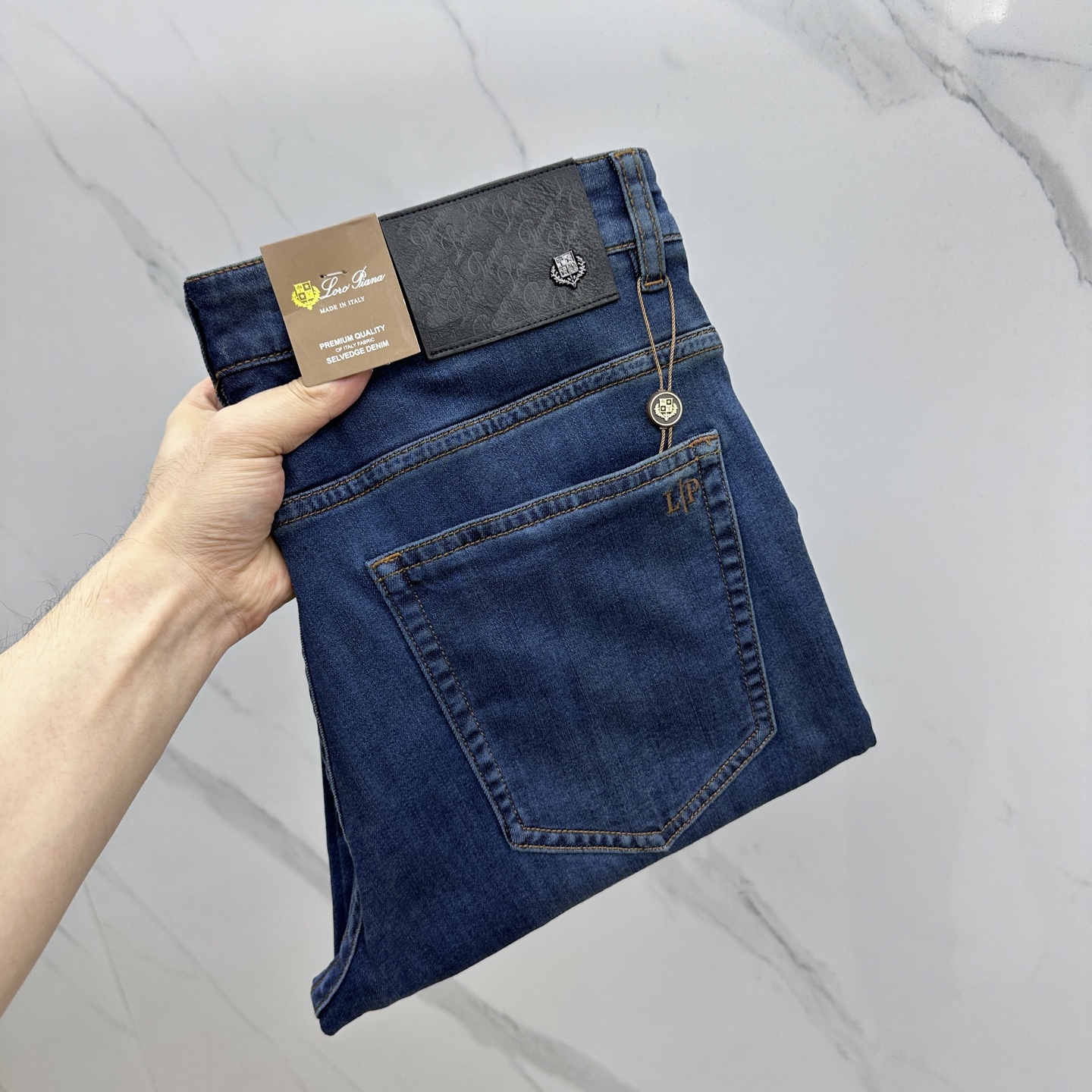 NO:145157,LP high-end customization, the latest jeans in early spring 2025, released at the counter simultaneously, original custom reproduction, customer-supplied hardware and accessories, original single quality, straight fit, imported denim fabric pure cotton, heavy industry washing, fine workmanship wiring, excellent upper body!  Preferred single product AX original single product Number of codes: 30-4037.39, loro piana, jeans, alexander wang19860909LP 高端定制、2025早春最新款牛仔裤 柜台同步发售 原版定制复刻 客供五金辅料 原单品质 直筒版型 进口牛仔面料纯棉 重工洗水 做工走线精细 上身绝佳！优选单品 AX原单出品 码数: 30-4037.39,,loro piana,jeans,alexander wang,Men's clothing