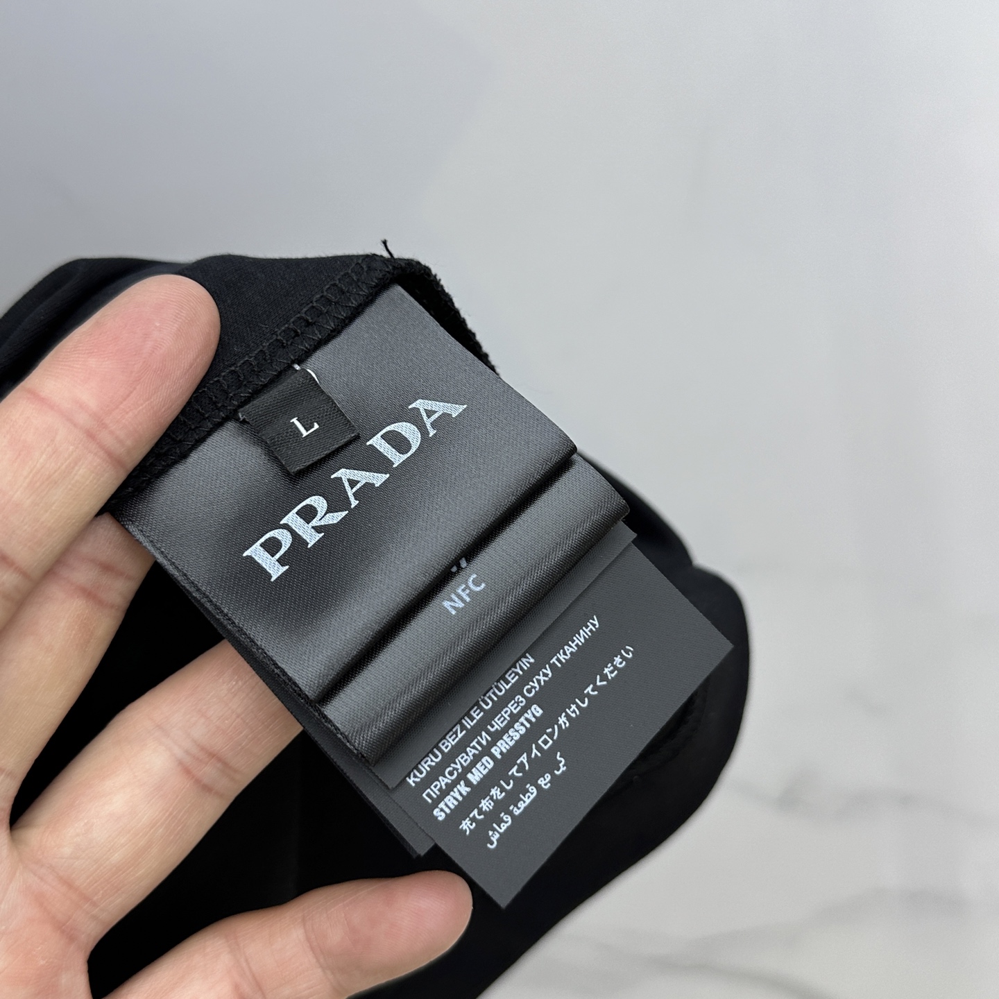 חולצת Prada חדשה עם לוגו בקורת - סגנון נח ומסוגנן 9 i1745341480652 6590 0 7