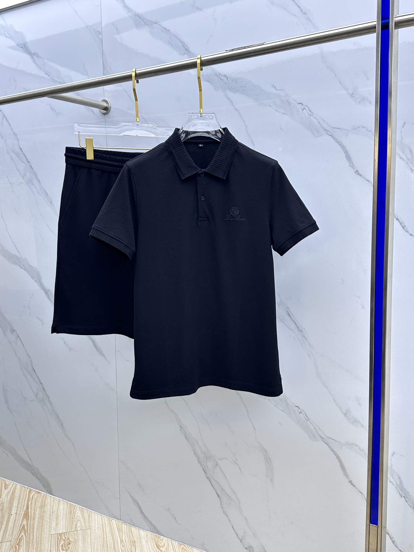 NO:145254,LP Spring and summer new men's lapel Polo shirt, short-sleeved T-shirt shorts set, released simultaneously on the counter, simple, fashionable and versatile, high-end quality, chest logo embroidery design, cuff specific thread knit, customized imported double-strand mercerized bead floor cotton fabric, comfortable to wear, breathable, high grade and very textured, fashionable and casual!  NB original single production code number M-4XL, loro piana, shorts, T-shirt, tees, t-shirt, alexander wang19860909LP 春夏新款男士翻领Polo衫短袖T恤短裤套装 柜台同步发售 简洁时尚百搭 高端品质 胸前logo刺绣设计 袖口特定螺纹针织,定制进口双股丝光珠地棉面料 穿着舒适 透气 档次高很有质感 时尚又休闲！ NB原单出品 码数M-4XL,,loro piana,shorts,T-shirt,tees，t-shirt,alexander wang,Men's clothing