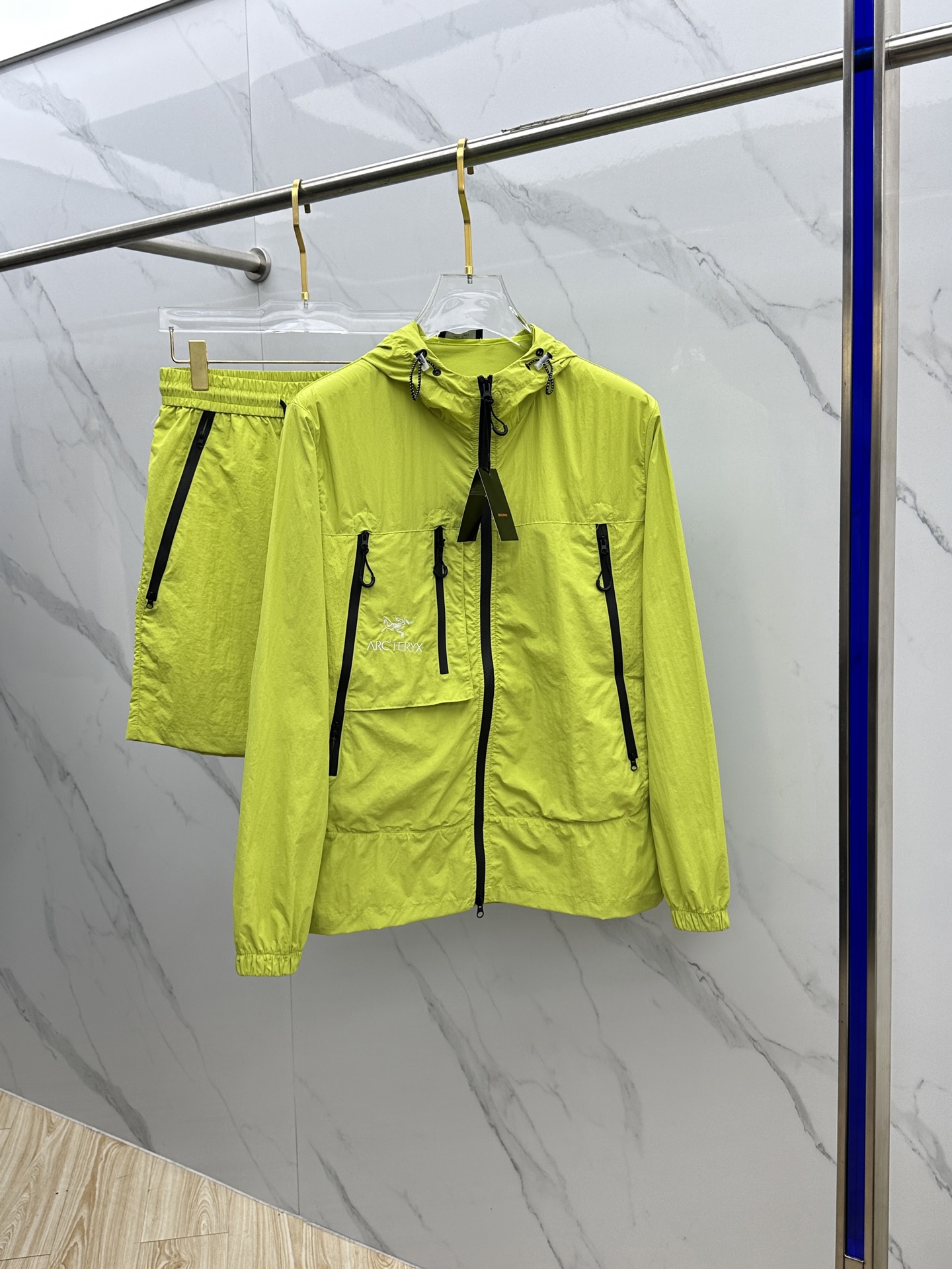 NO:149943,ARC* Archaeopteryx High-end version. Professional outdoor functional quick-drying shorts set. It is specially designed for summer!  Recycled fiber surface sun protection function, and also has the effect of waterproof, breathable and quick-drying. Ergonomic three-dimensional structure cutting, unique cutting method, the upper body is stylish and not tight, and the large movements are not limited at all. It combines functionality, aesthetics and durability, suitable for business, travel, leisure and other occasions!  Recycled fiber fabric, wear-resistant and quick-drying, has the cool and comfortable feeling of cotton fabric, and is lightweight and soft, easy to carry, and comfortable to wear.Xh code number M-4XL, arc'teryx, shorts, alexander wang19860909ARC*始祖鸟 高端版本.专业性户外机能速干短裤套装.专为夏季打造！再生纤维面防晒功能,同时还有防水透气速干的效果 人体工学立体结构剪裁,特有的剪裁方式,上身有型的同时不紧绷,做大幅度的动作也丝毫不受限,集功能性,美观性和耐久性于一身,适合商务,旅行,休闲等场合！再生纤维面料,耐磨速干,具有棉质面料的凉爽舒适感,同时轻量柔软,携带方便,穿着舒适.Xh 码数M-4XL,arc'teryx,shorts,alexander wang,Men's clothing