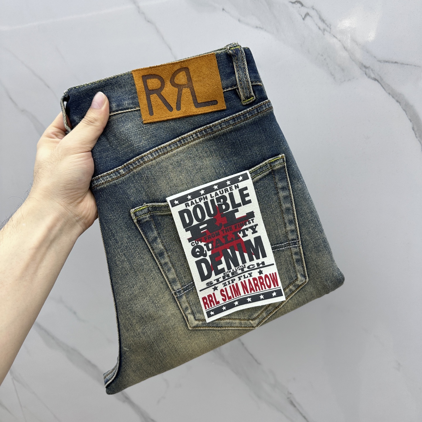 NO:161180,Luff Lauren High-end customization, the latest pure straight jeans in early spring 2025, are available at the counter simultaneously, imported color fixing fabric, micro-spin, original custom reproduction, customer-supplied hardware and auxiliary materials, original quality, heavy industry washing, fine workmanship and excellent upper body!  Preferred items must be kept by hz number 29-38 without 35.37, jeans, alexander wang19860909拉夫劳伦 高端定制、2025早春最新款纯直筒牛仔裤 柜台同步发售 进口固色面料 微弹 原版定制复刻 客供五金辅料 原单品质 重工洗水 做工走线精细 上身绝佳！优选单品 必须自留 hz 码数29-38无35.37,,jeans,alexander wang,Men's clothing