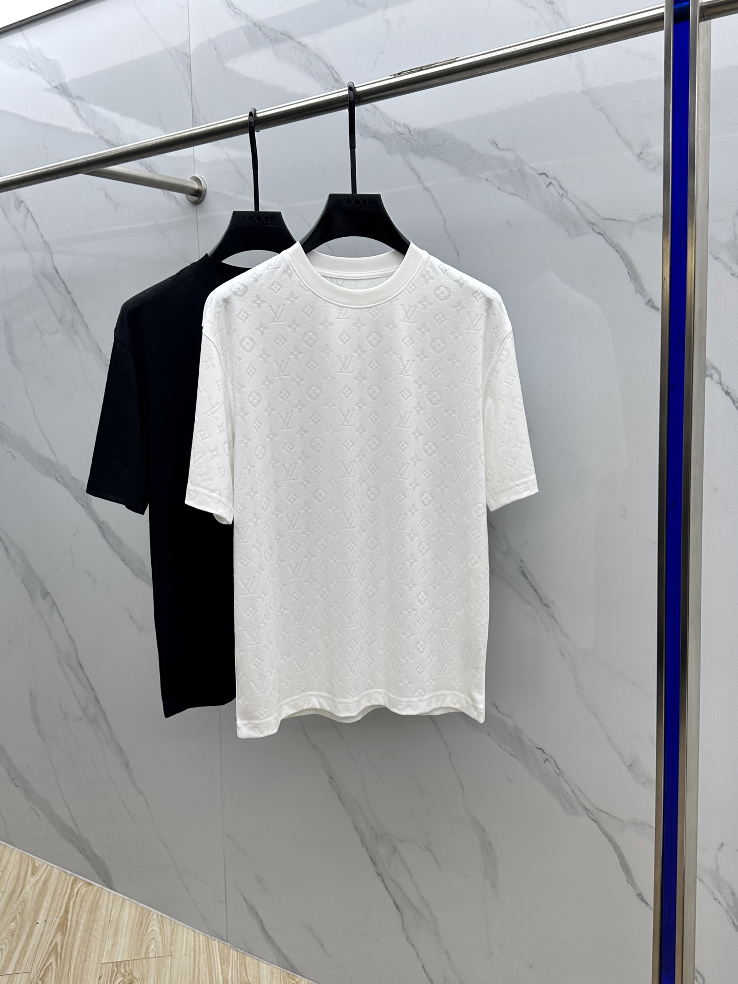 🆕1V*路易威登 2025FW春夏新品圆领打底外穿T恤，立体logo提...