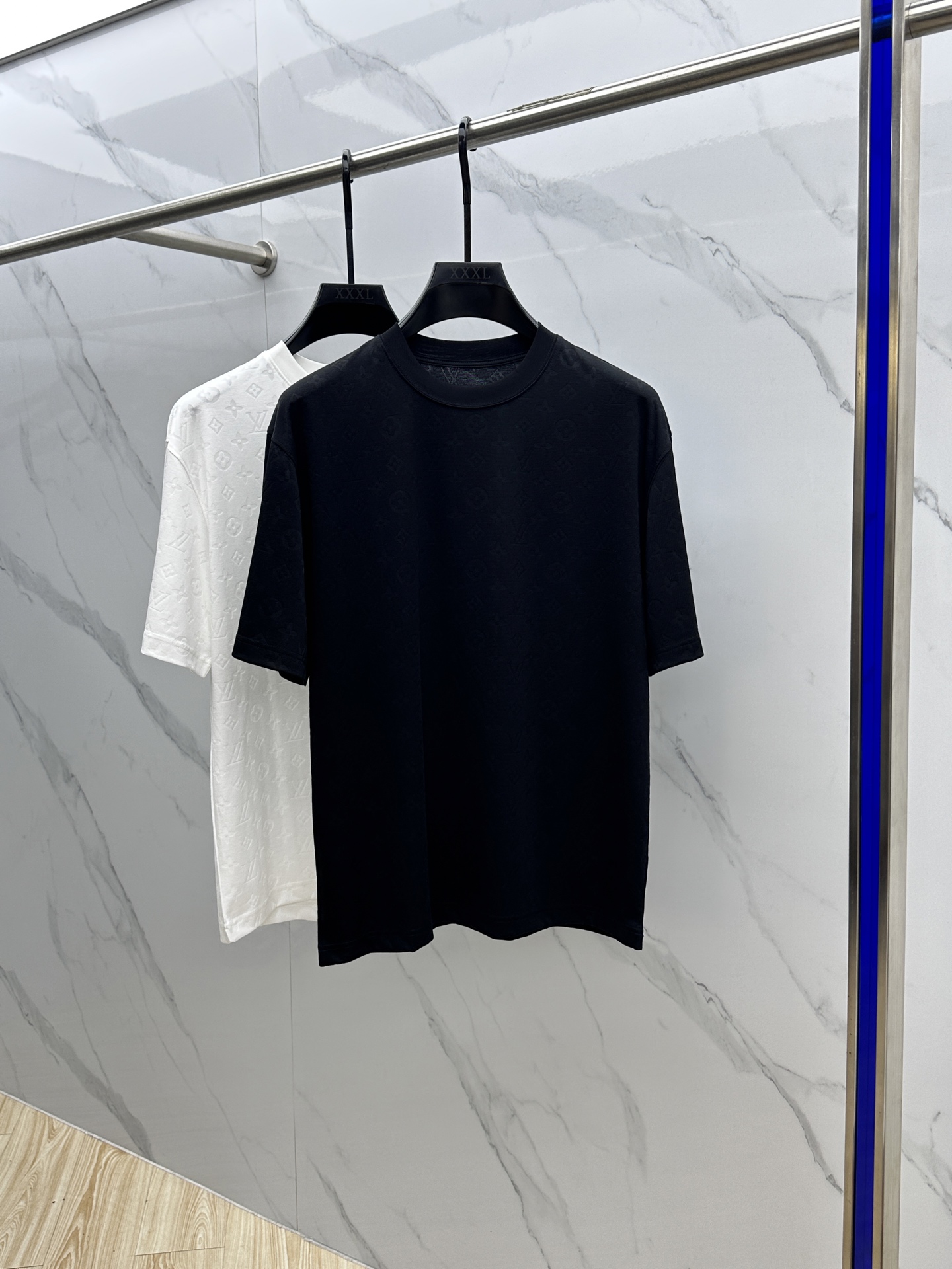 🆕1V*路易威登 2025FW春夏新品圆领打底外穿T恤，立体logo提...