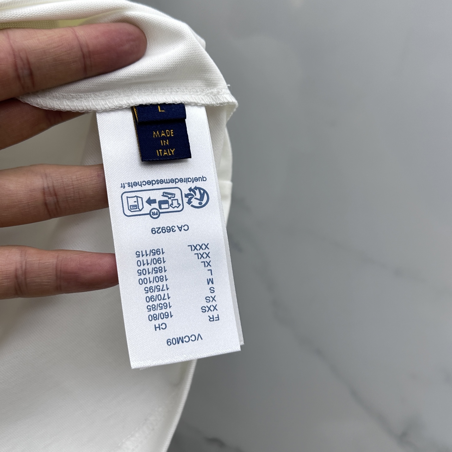  🆕1V*路易威登 2025FW春夏新品圆领微阔打底外穿T恤，立体logo提花满印，手感面糯有骨感，柔而