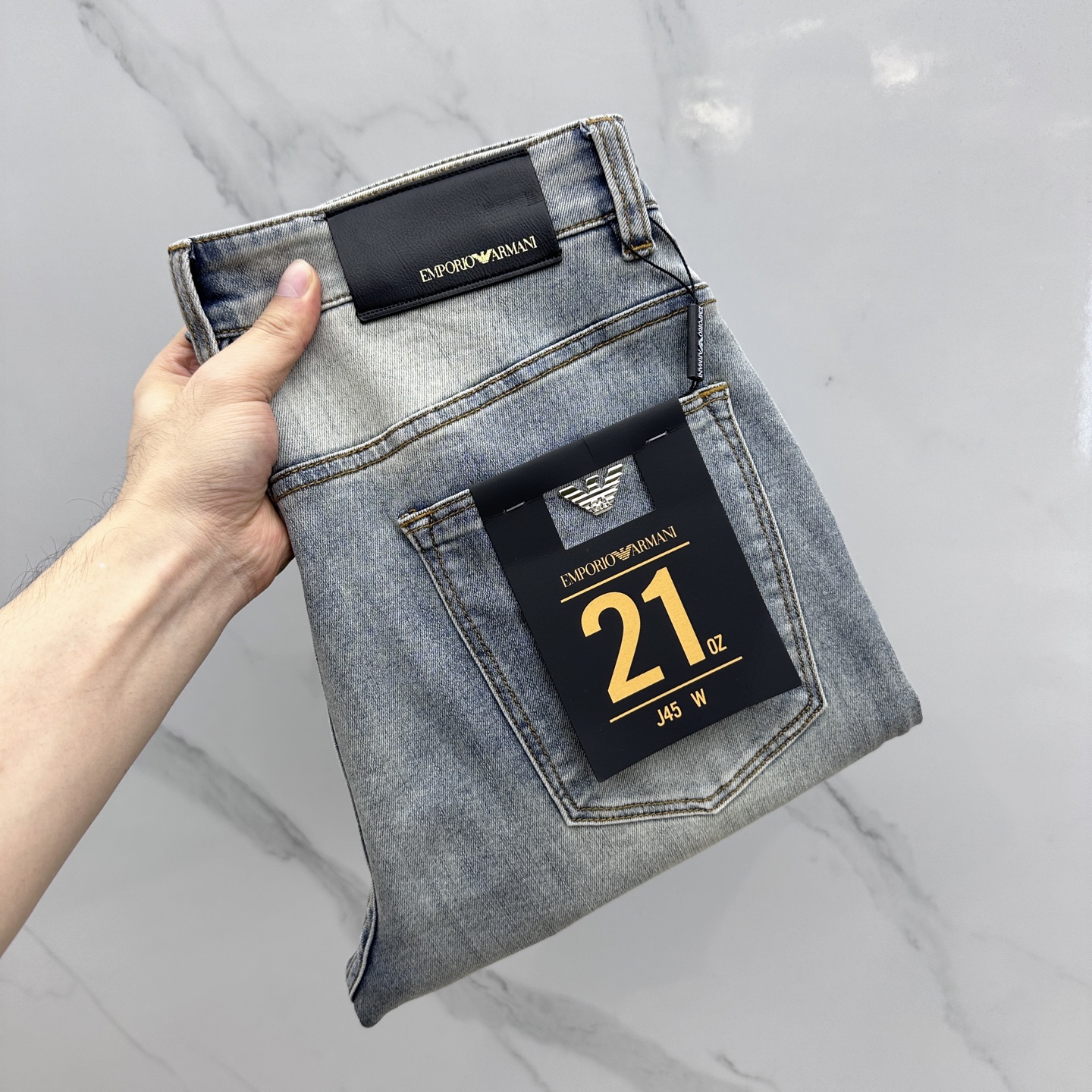 NO:419204,EMPORIO ARMAI* Armani High-end customization, 2025 early spring thin latest jeans, available at the counter simultaneously, small straight-piece style, imported color fixing fabric, original custom reproduction, customer-supplied hardware and auxiliary materials, original quality, heavy industry washing, fine workmanship and excellent upper body!  Preferred single products ABD original single product, number 30-38, 35 without 37, armani, armani, jeans, alexander wang19860909EMPORIO·ARMAI*阿玛尼 高端定制、2025早春薄款最新款牛仔裤 柜台同步发售 小直筒版型,进口固色面料 原版定制复刻 客供五金辅料 原单品质 重工洗水 做工走线精细 上身绝佳！优选单品 ABD原单出品 码数30-38有35无37,,armani,armani,jeans,alexander wang,Men's clothing