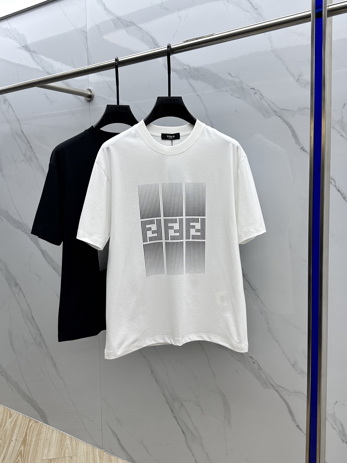 🆕Fendi*芬迪 2025FW春夏新品圆领打底外穿T恤，立体感logo微...