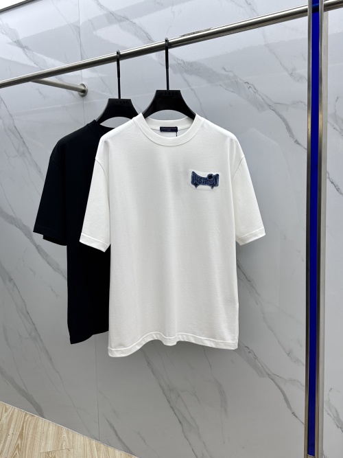 Louis Vuitton T-shirt met Logo - Nieuwe Collectie 2025 - Stijlvol & Comfortabel 1 Louis Vuitton T-shirt met Logo - Nieuwe Collectie 2025 - Stijlvol & Comfortabel