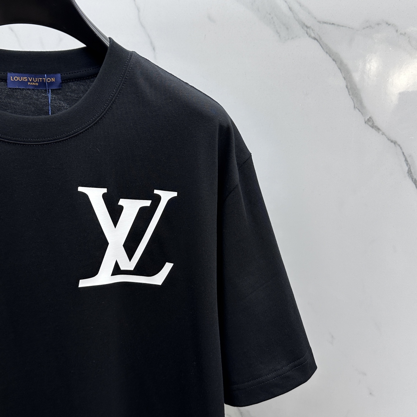  🆕Louis Vuitto*路易威登 2025FW春夏新品圆领打底外穿T恤，立体感logo微廓形半袖纯