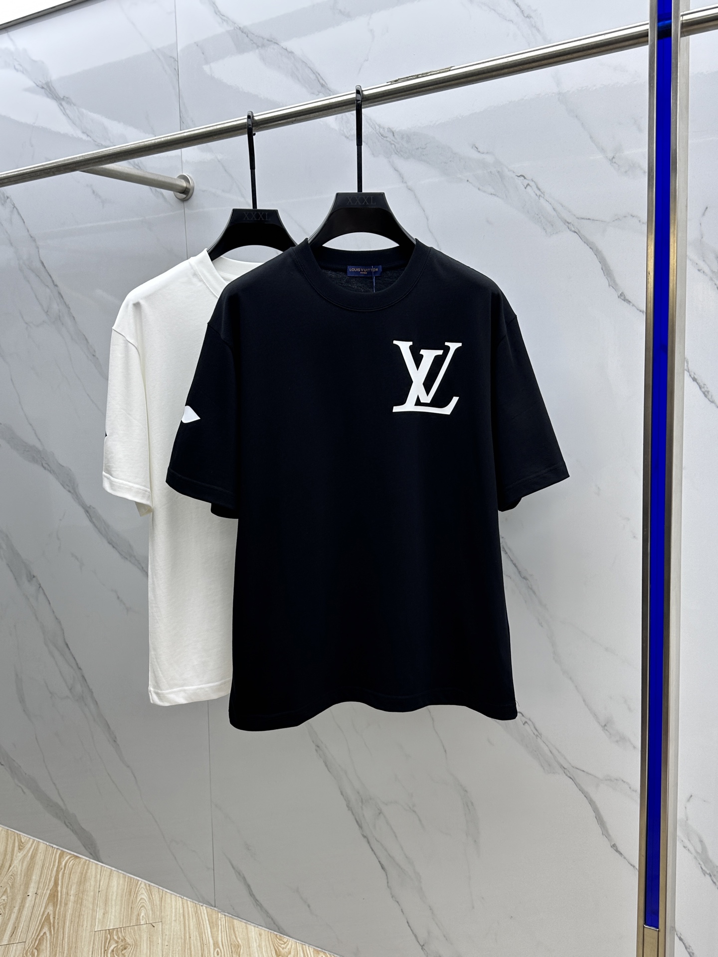  🆕Louis Vuitto*路易威登 2025FW春夏新品圆领打底外穿T恤，立体感logo微廓形半袖纯