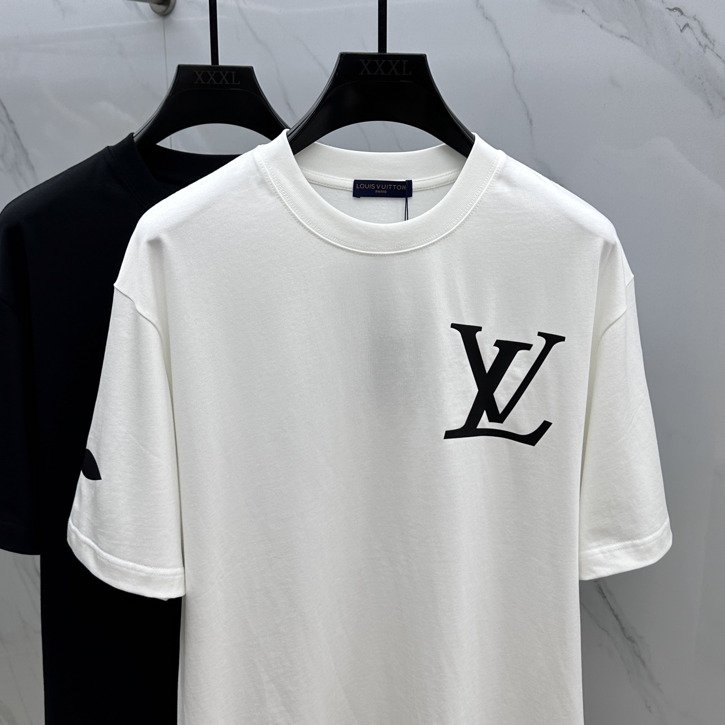  🆕Louis Vuitto*路易威登 2025FW春夏新品圆领打底外穿T恤，立体感logo微廓形半袖纯