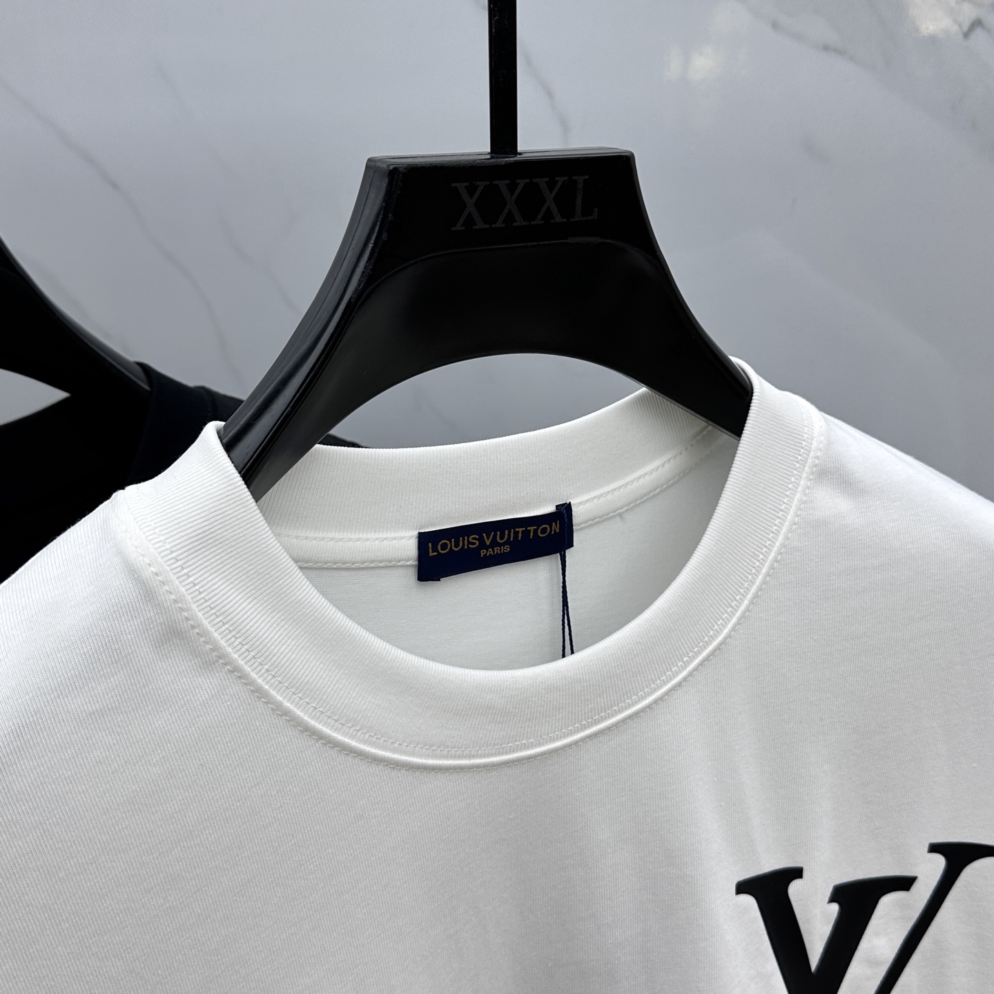  🆕Louis Vuitto*路易威登 2025FW春夏新品圆领打底外穿T恤，立体感logo微廓形半袖纯