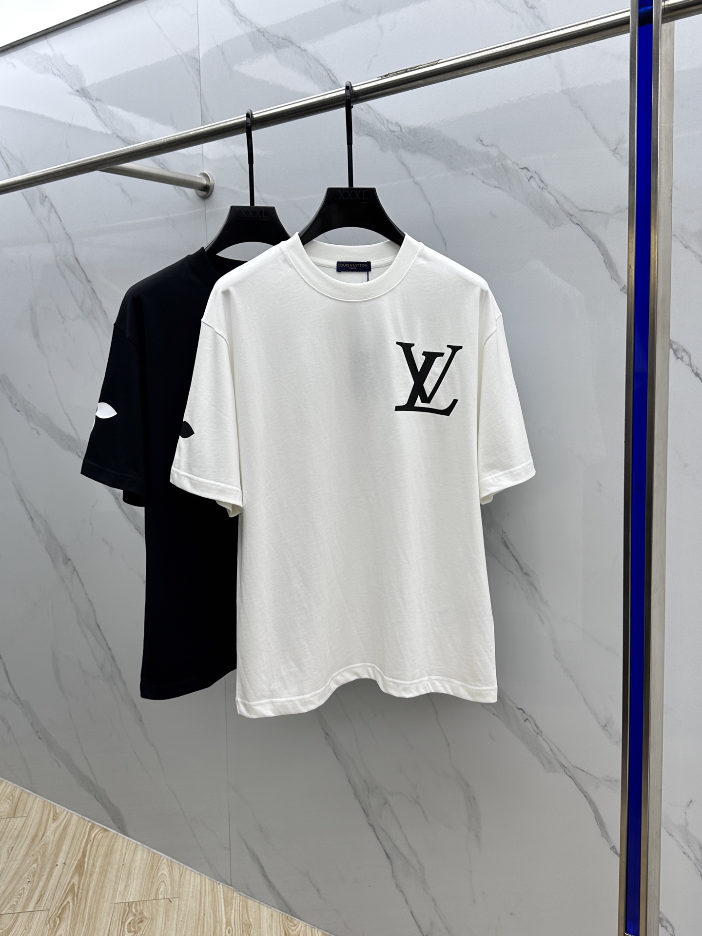  🆕Louis Vuitto*路易威登 2025FW春夏新品圆领打底外穿T恤，立体感logo微廓形半袖纯