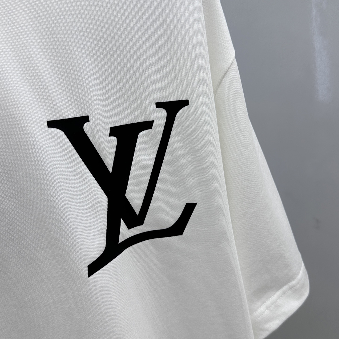  🆕Louis Vuitto*路易威登 2025FW春夏新品圆领打底外穿T恤，立体感logo微廓形半袖纯