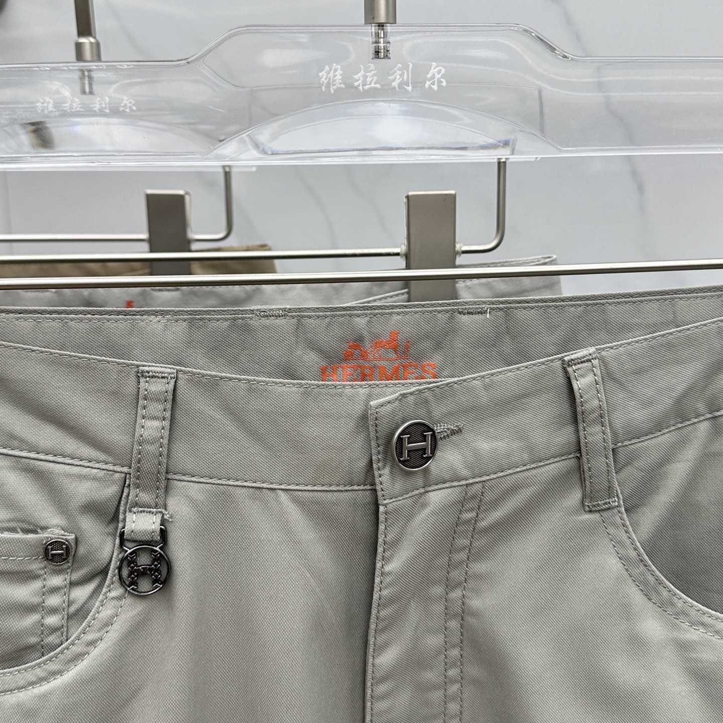 “2025 Hermes Emass Recreational Pants: Fashionable Design with High-Quality Hardware Details” - 图片 6
