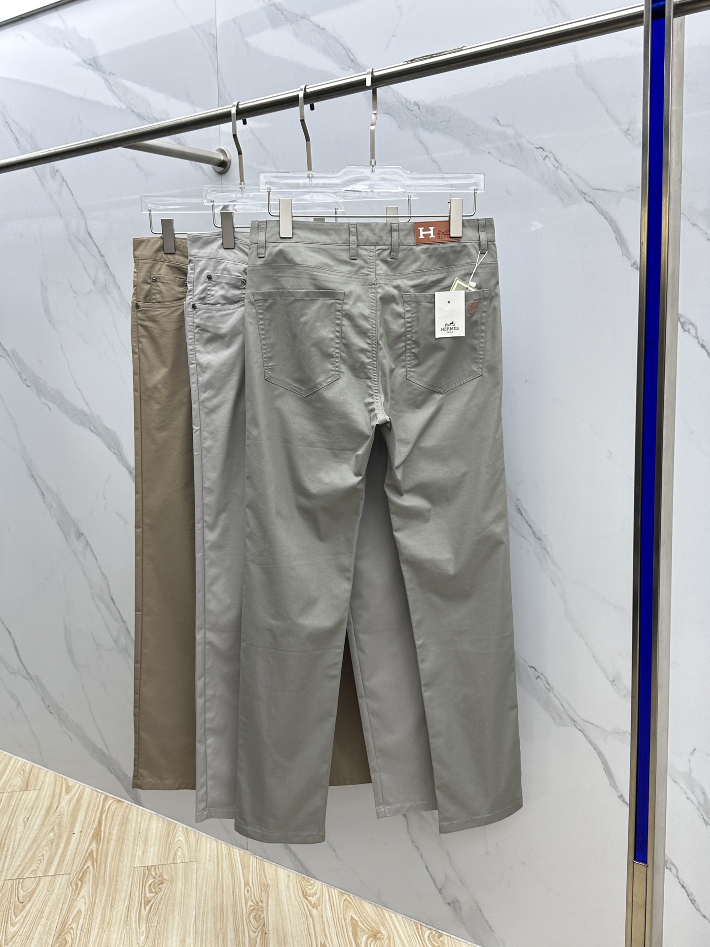 “2025 Hermes Emass Recreational Pants: Fashionable Design with High-Quality Hardware Details” - 图片 8