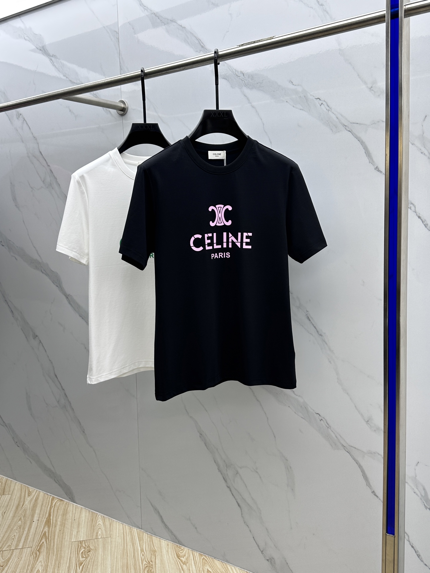 NO:162506,Celine*Selin 2025 spring and summer new product is launched in the market for classic round neck short-sleeved fashion item design, more fashionable and comfortable, high-standard customization, very stylish upper body, chest brand logo Customer-supplied auxiliary materials, customer-supplied imported high-end fabrics with very delicate texture, exquisite details and exquisite craftsmanship, extremely shaping item, can be matched with any fashion, super good style Produced by A20 Code M-3XL,,celine,T-shirt,alexander wang19860909Celine*塞林 2025春夏新品上市时尚经典圆领短袖时尚单品设计,更加时尚舒适,高标准定制,上身非常有型,胸前品牌logo 客供辅料,客供进口高档面料质感非常细腻,细节工艺精湛考究,塑造性极高的一款单品,任何时装都可以搭配,版型超级好 A20出品 码数M-3XL,,celine,T-shirt,alexander wang,Men's clothing