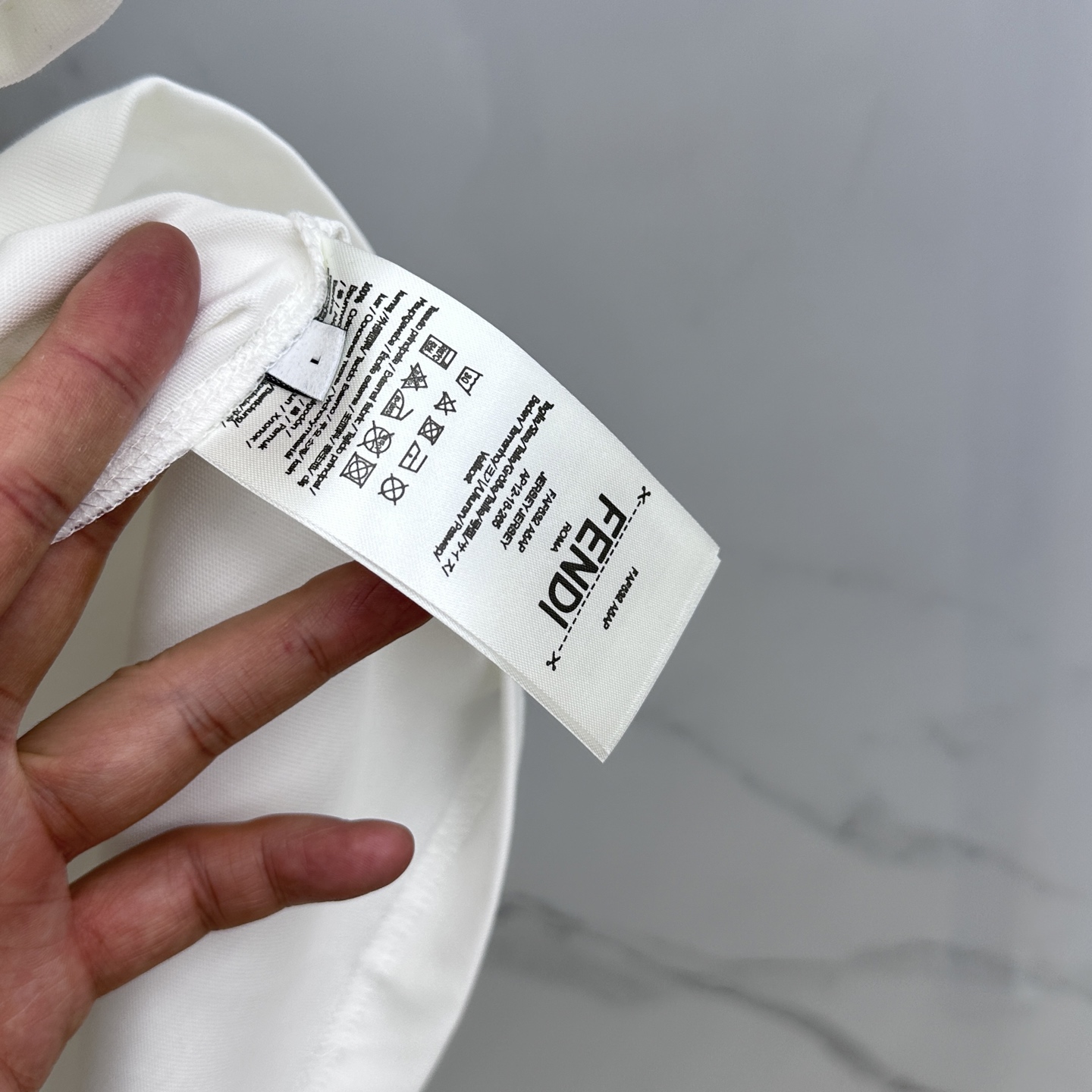  🆕Fendi*芬迪  2025FW春夏新品圆领打底外穿T恤，立体感logo常规半袖纯棉打底T恤，棉，手