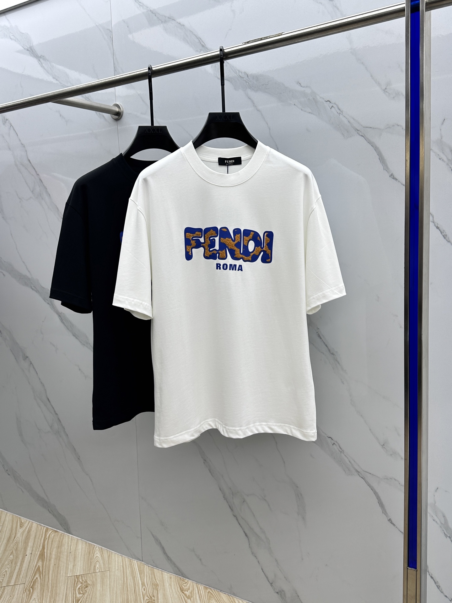  🆕Fendi*芬迪  2025FW春夏新品圆领打底外穿T恤，立体感logo常规半袖纯棉打底T恤，棉，手