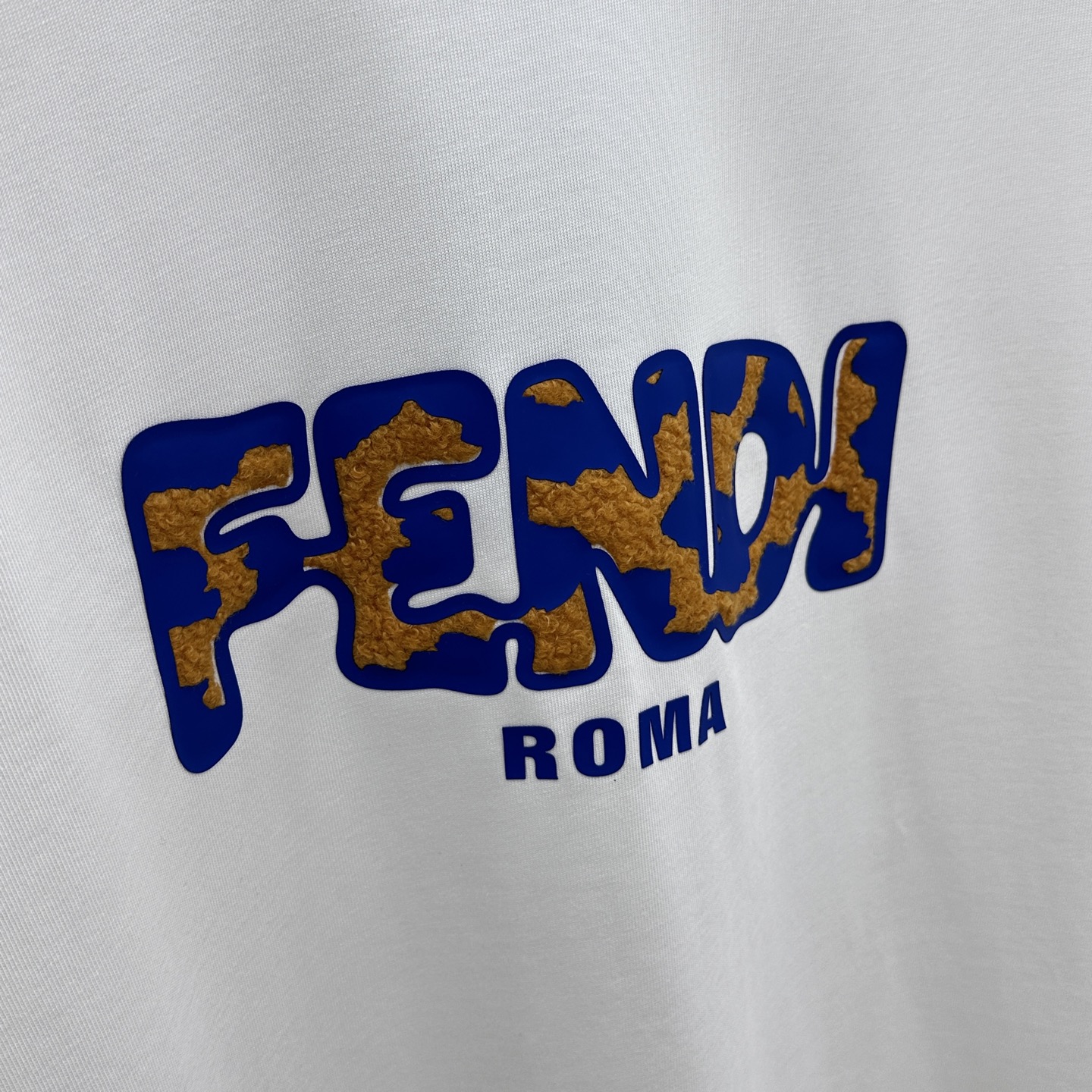  🆕Fendi*芬迪  2025FW春夏新品圆领打底外穿T恤，立体感logo常规半袖纯棉打底T恤，棉，手