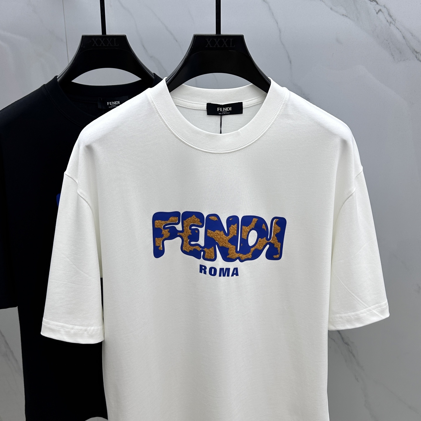  🆕Fendi*芬迪  2025FW春夏新品圆领打底外穿T恤，立体感logo常规半袖纯棉打底T恤，棉，手