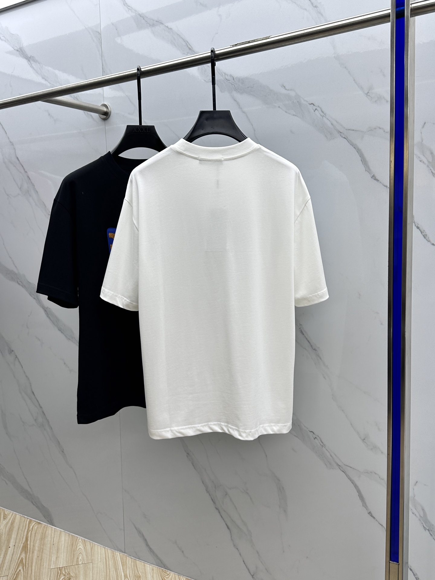  🆕Fendi*芬迪  2025FW春夏新品圆领打底外穿T恤，立体感logo常规半袖纯棉打底T恤，棉，手