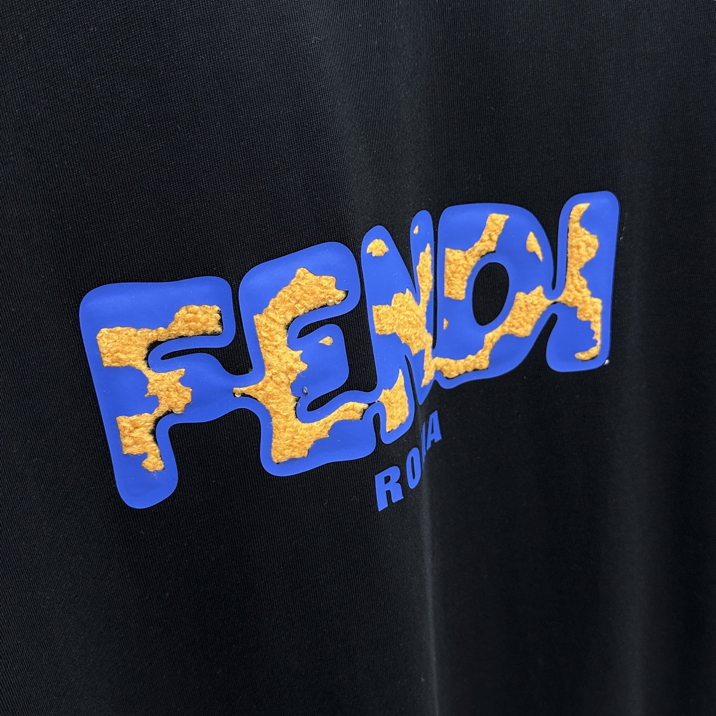  🆕Fendi*芬迪  2025FW春夏新品圆领打底外穿T恤，立体感logo常规半袖纯棉打底T恤，棉，手