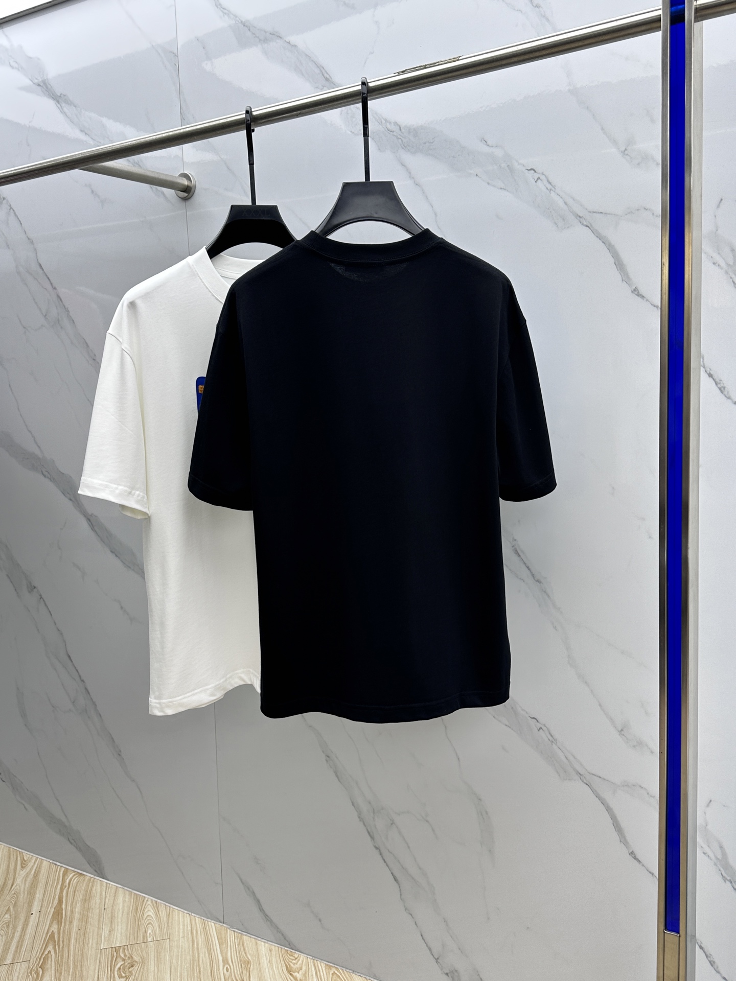  🆕Fendi*芬迪  2025FW春夏新品圆领打底外穿T恤，立体感logo常规半袖纯棉打底T恤，棉，手