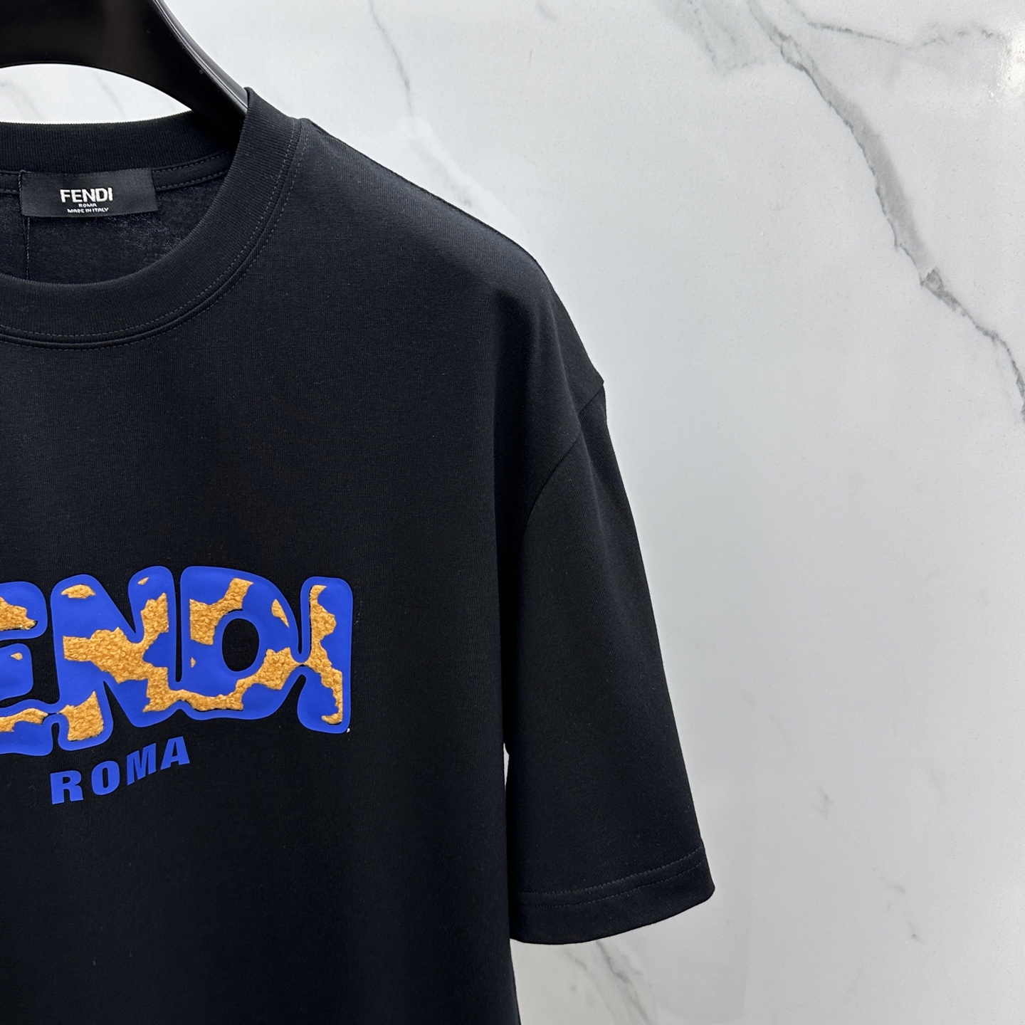  🆕Fendi*芬迪  2025FW春夏新品圆领打底外穿T恤，立体感logo常规半袖纯棉打底T恤，棉，手