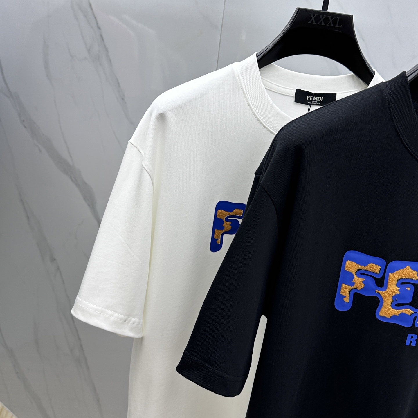  🆕Fendi*芬迪  2025FW春夏新品圆领打底外穿T恤，立体感logo常规半袖纯棉打底T恤，棉，手