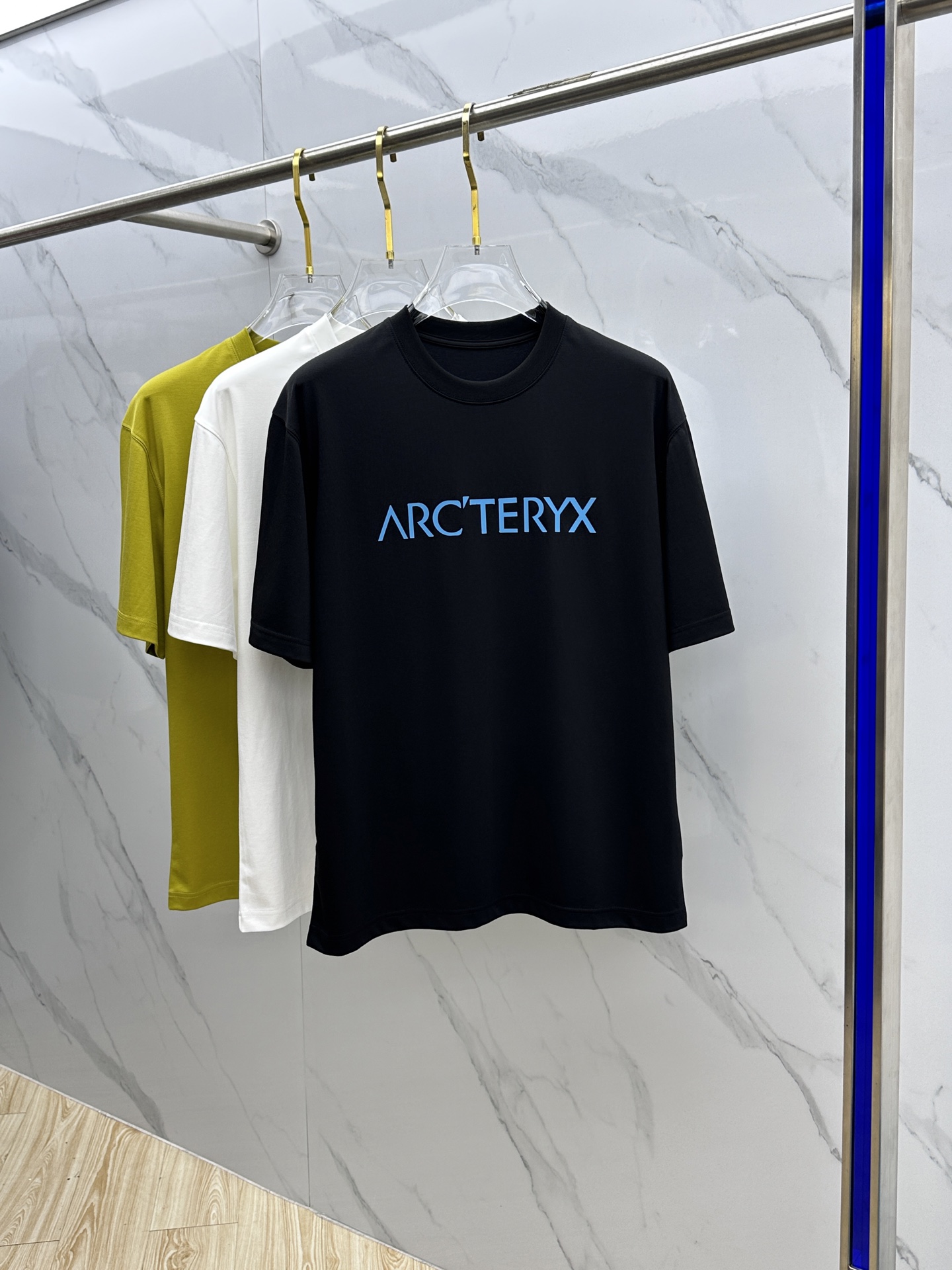 NO:161186,ARC'TERYX*Archaew Bird 2025FW Spring and Summer New Outdoor Cow Product, Special Training Sports, Fitness, Running and Casual Interior Moisture Wound T-shirt All-weather Outdoor Sports Series!  Sport running short sleeves, mountaineering and hiking. High-quality fabric, skin-friendly and soft, sweat-absorbing and breathable. Outdoor functional fabric, quick-drying and elastic, lightweight and breathable!  3D three-dimensional shearing, a simple but not simple model, with the upper body effect perfect!  Such a cost-effective technology quick-drying clothes. Processing, tailoring, and printing on the chest logo, with extremely high recognition. A must-have item for single wear. The same style for men and women xh, code number m~3xl, arc'teryx, T-shirt,tees, t-shirt,alexander wang19860909ARC‘TERYX*始祖鸟 2025FW春夏新款户外牛货,特综训运动健身跑步休闲内搭吸湿排汗T恤 全天候户外运动系列！运动跑步短袖,登山徒步.优质面料 亲肤柔软 吸汗透气 户外功能性面料 速干高弹 轻量透气！ 3d立体载剪 简约而不简单的一款,上身效果堪称完美！性价比这么高的科技速干衣 . 工艺处理,剪裁到位,胸前logo印花工艺,辨识度极高.单穿打底必备单品. 男女同款xh 码数m~3xl,arc'teryx,T-shirt,tees，t-shirt,alexander wang,Men's clothing