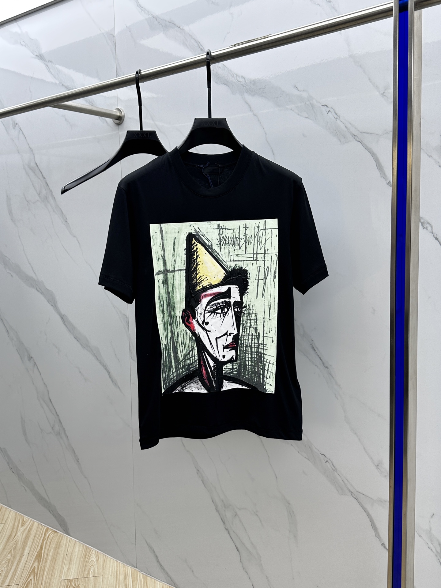 NO:162556,PRAD* Prada 2025 spring and summer new first-time counter latest short-sleeved round-neck T-shirt, high-end customization, avant-garde and fashionable design!  Brand logo heavy craft design, high-end customized mercerated long cotton fabric, soft feel, comfortable to wear, exquisite counter-level car line, fine workmanship, invincible and handsome upper body effect!  A must-have item for handsome men!  Hei original single production code number M-3XL, prada, prada, T-shirt, tees, t-shirt, alexander wang19860909PRAD*普拉达 2025春夏新款首发专柜最新款短袖圆领T恤 高端订制 设计前卫时尚！品牌logo重工艺设计 高端定制丝光长绒棉面料.手感柔软.穿着舒适.专柜级别精致车线.做工精细.上身效果无敌帅气！型男必备单品！ hei原单出品 码数M-3XL,,prada,prada,T-shirt,tees，t-shirt,alexander wang,Men's clothing