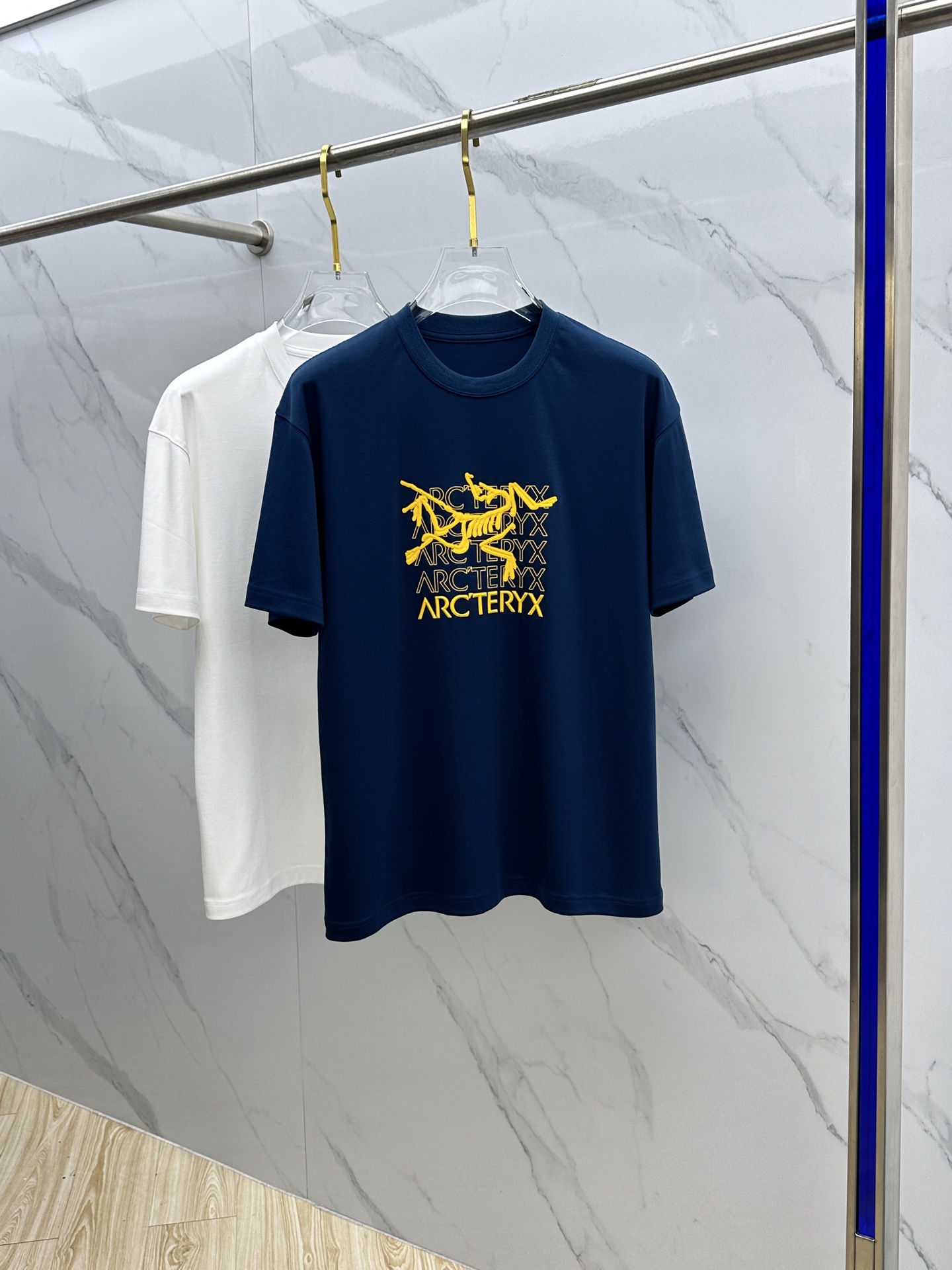 NO:162559,ARC'TERYX*Archaew Bird 2025FW Spring and Summer New Outdoor Cow Product, Special Training Sports, Fitness, Running and Casual Interior Moisture Wound T-shirt All-weather Outdoor Sports Series!  Sport running short sleeves, mountaineering and hiking. High-quality fabric, skin-friendly and soft, sweat-absorbing and breathable. Outdoor functional fabric, quick-drying and elastic, lightweight and breathable!  3D three-dimensional shearing, a simple but not simple model, with the upper body effect perfect!  Such a cost-effective technology quick-drying clothes. Processing, tailoring, and printing on the chest logo, with extremely high recognition. A must-have item for single wear. The same style for men and women xh, code number m~3xl, arc'teryx, T-shirt,tees, t-shirt,alexander wang19860909ARC‘TERYX*始祖鸟 2025FW春夏新款户外牛货,特综训运动健身跑步休闲内搭吸湿排汗T恤 全天候户外运动系列！运动跑步短袖,登山徒步.优质面料 亲肤柔软 吸汗透气 户外功能性面料 速干高弹 轻量透气！ 3d立体载剪 简约而不简单的一款,上身效果堪称完美！性价比这么高的科技速干衣 . 工艺处理,剪裁到位,胸前logo印花工艺,辨识度极高.单穿打底必备单品. 男女同款xh 码数m~3xl,arc'teryx,T-shirt,tees，t-shirt,alexander wang,Men's clothing